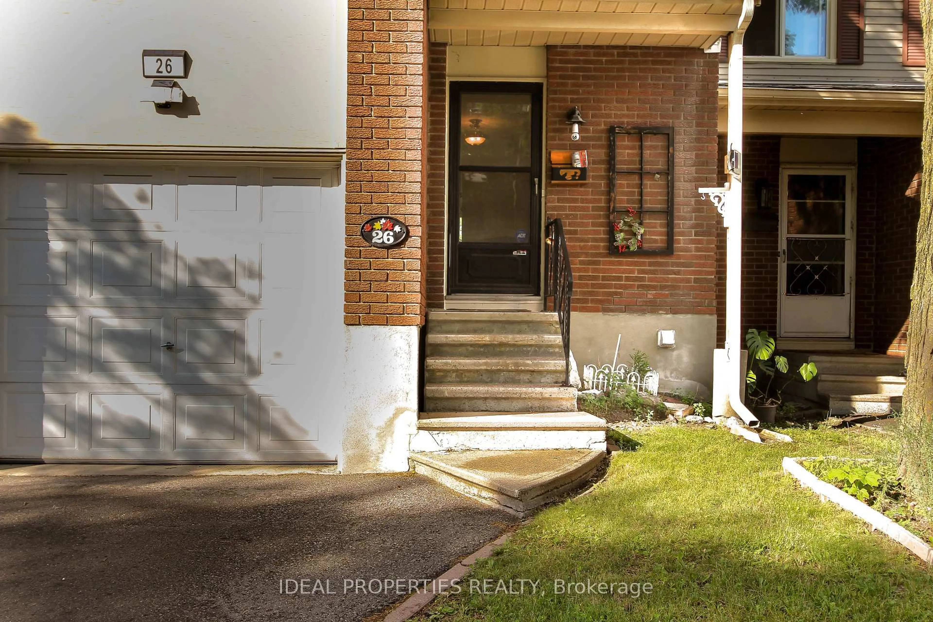 Indoor entryway for 2415 Southvale Cres #26, Ottawa Ontario K1B 4T9