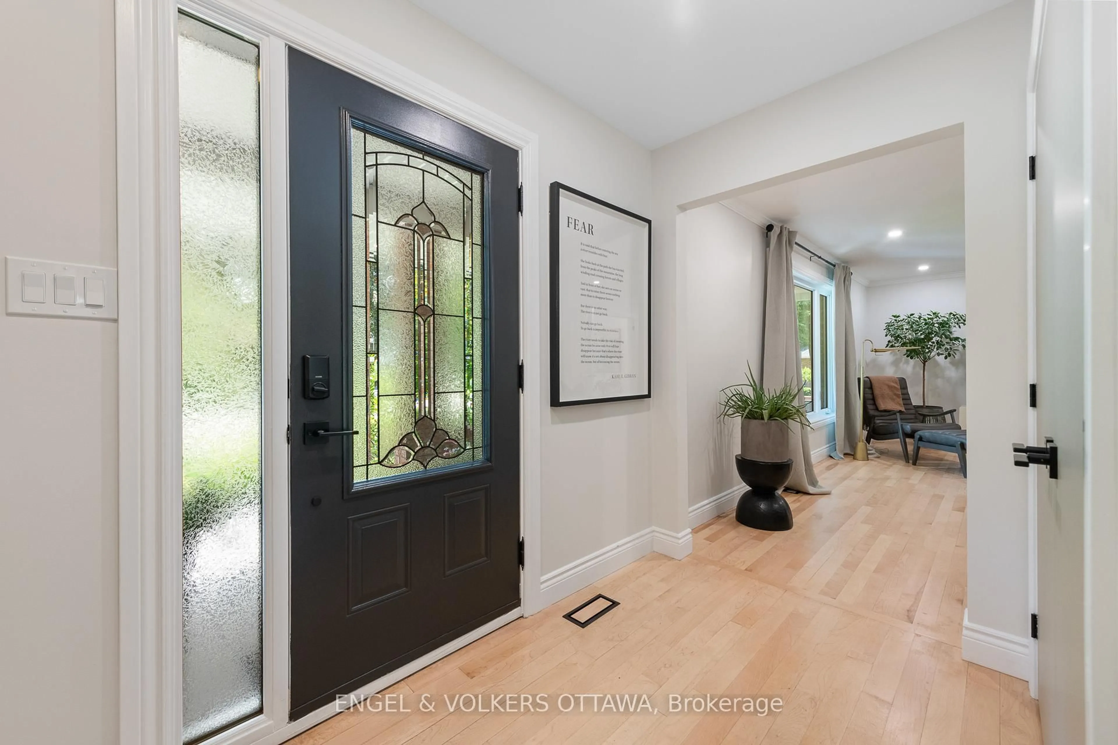 Indoor entryway for 80 Richland Dr, Richmond Ontario K0A 2Z0