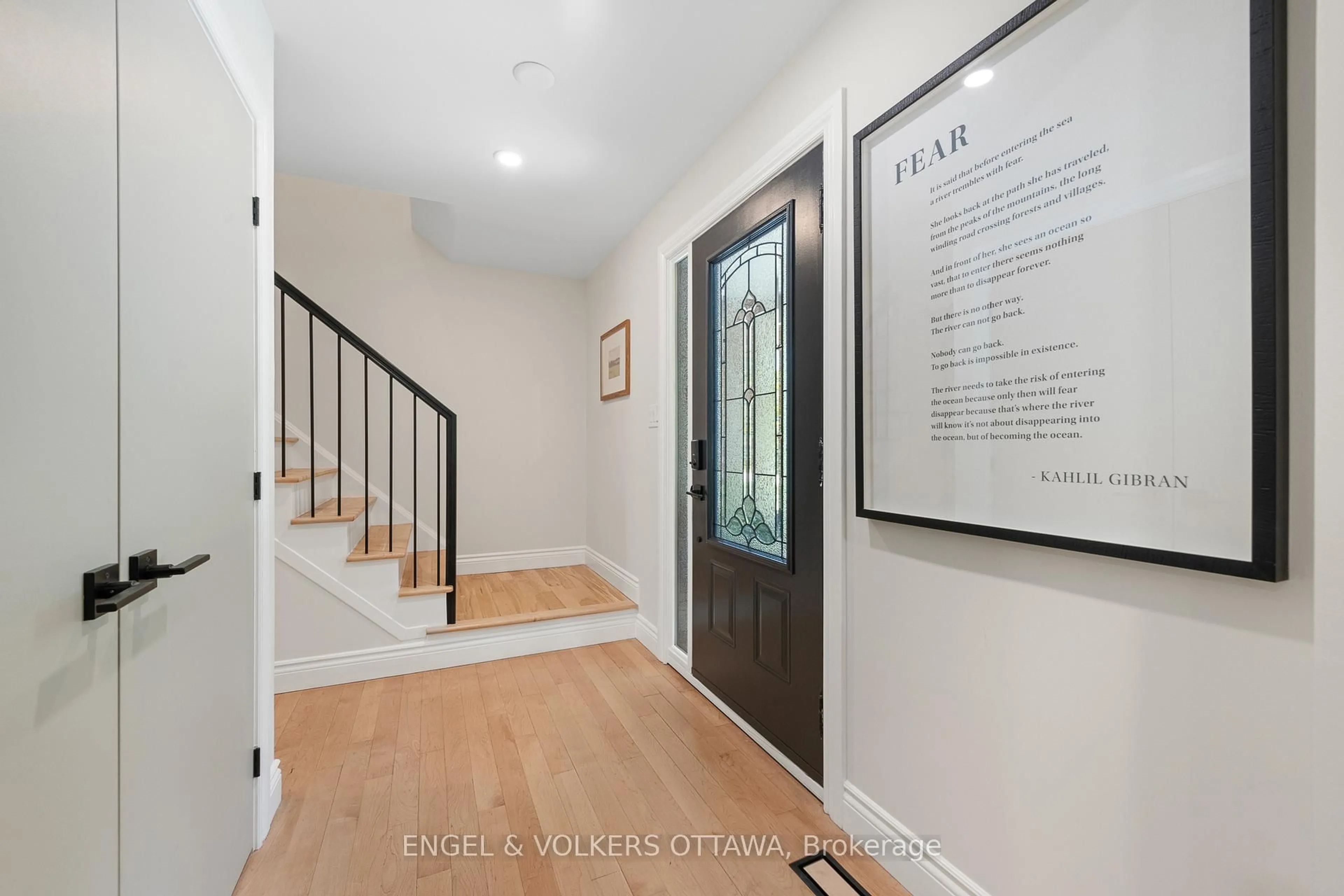 Indoor entryway for 80 Richland Dr, Richmond Ontario K0A 2Z0