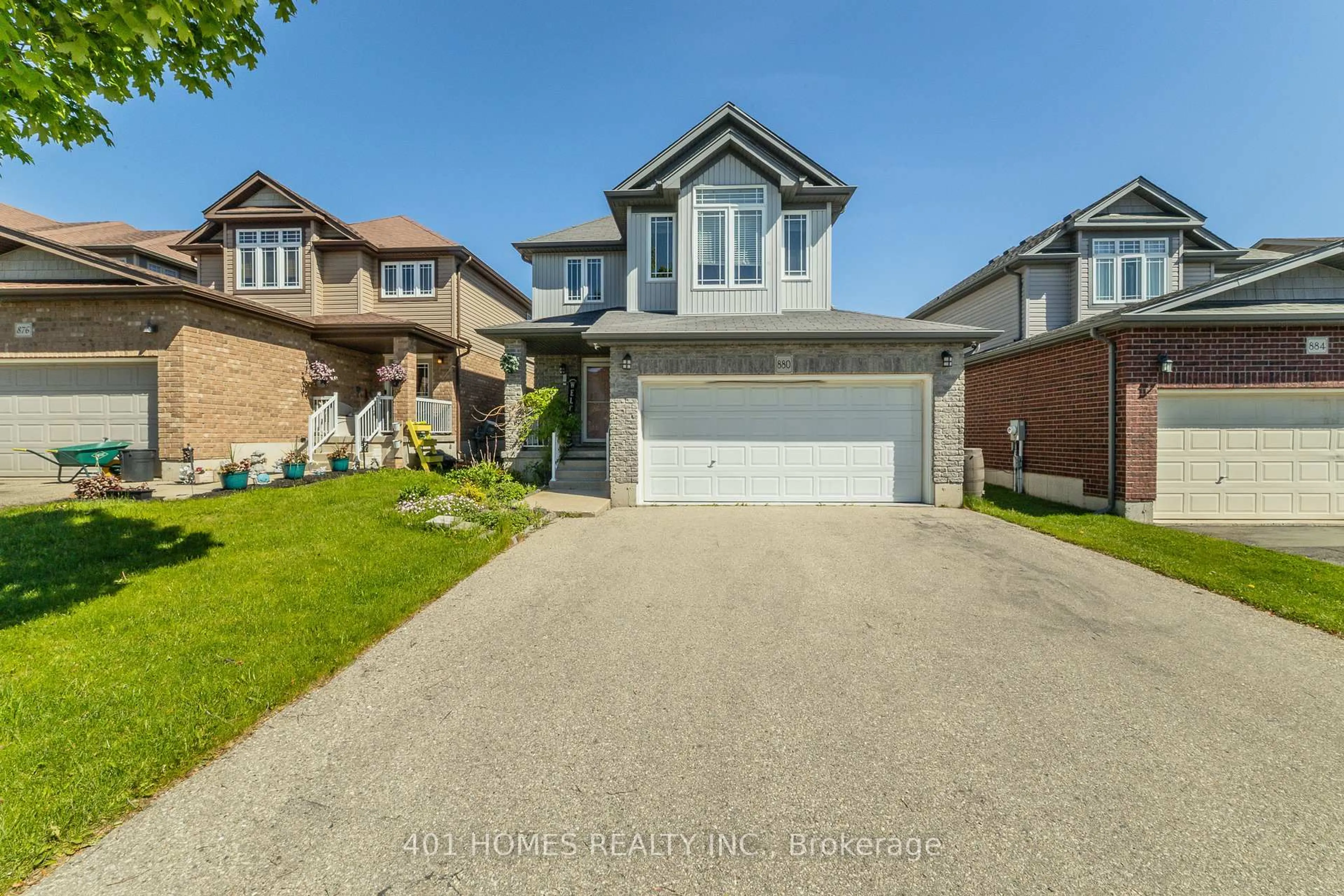 Home with brick exterior material, street for 880 Frontenac Cres, Woodstock Ontario N4V 0A8
