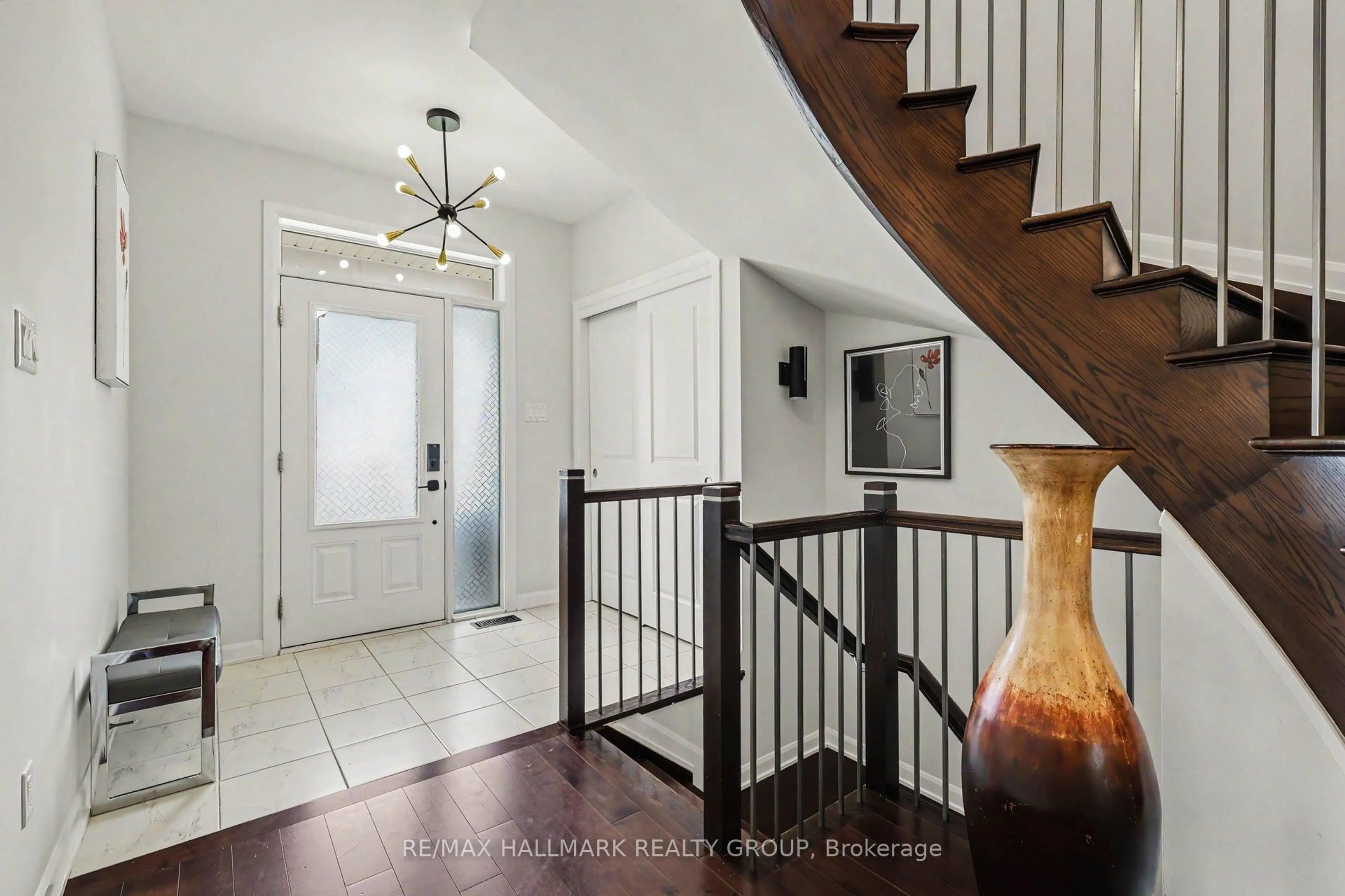 Indoor entryway for 129 Robin Easey Ave, Ottawa Ontario K2J 6V4