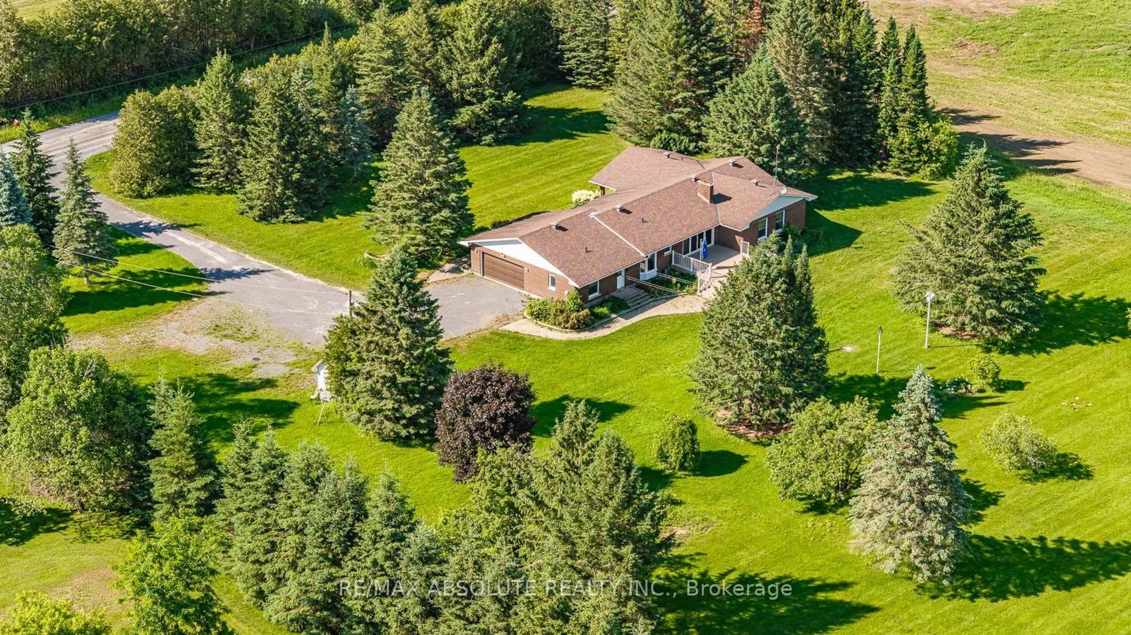 A pic from outside/outdoor area/front of a property/back of a property/a pic from drone, unknown for 2772 Harbison Rd, Richmond Ontario K0A 2Z0