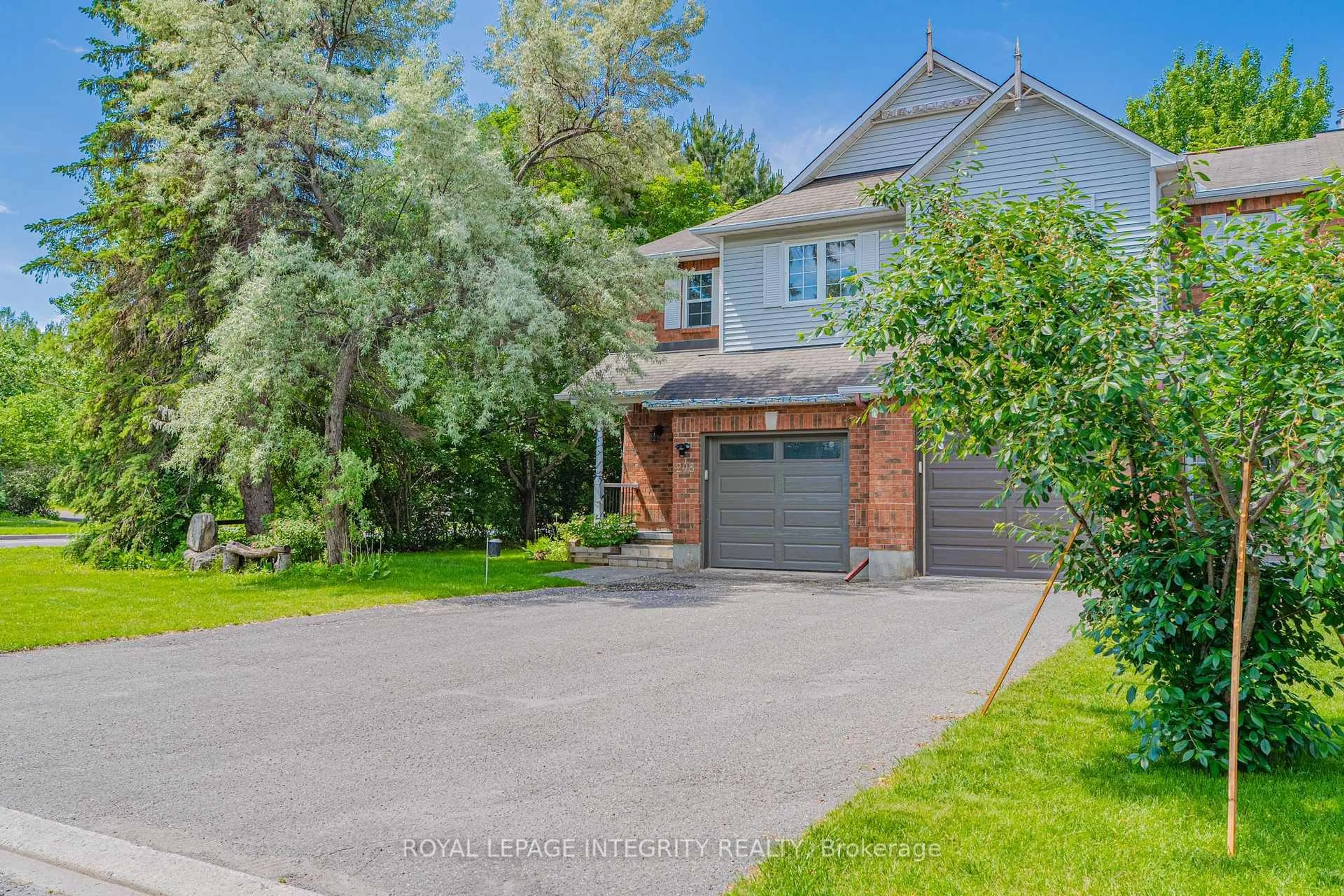 A pic from outside/outdoor area/front of a property/back of a property/a pic from drone, street for 208 BLACKDOME Cres, Kanata Ontario K2T 1A6
