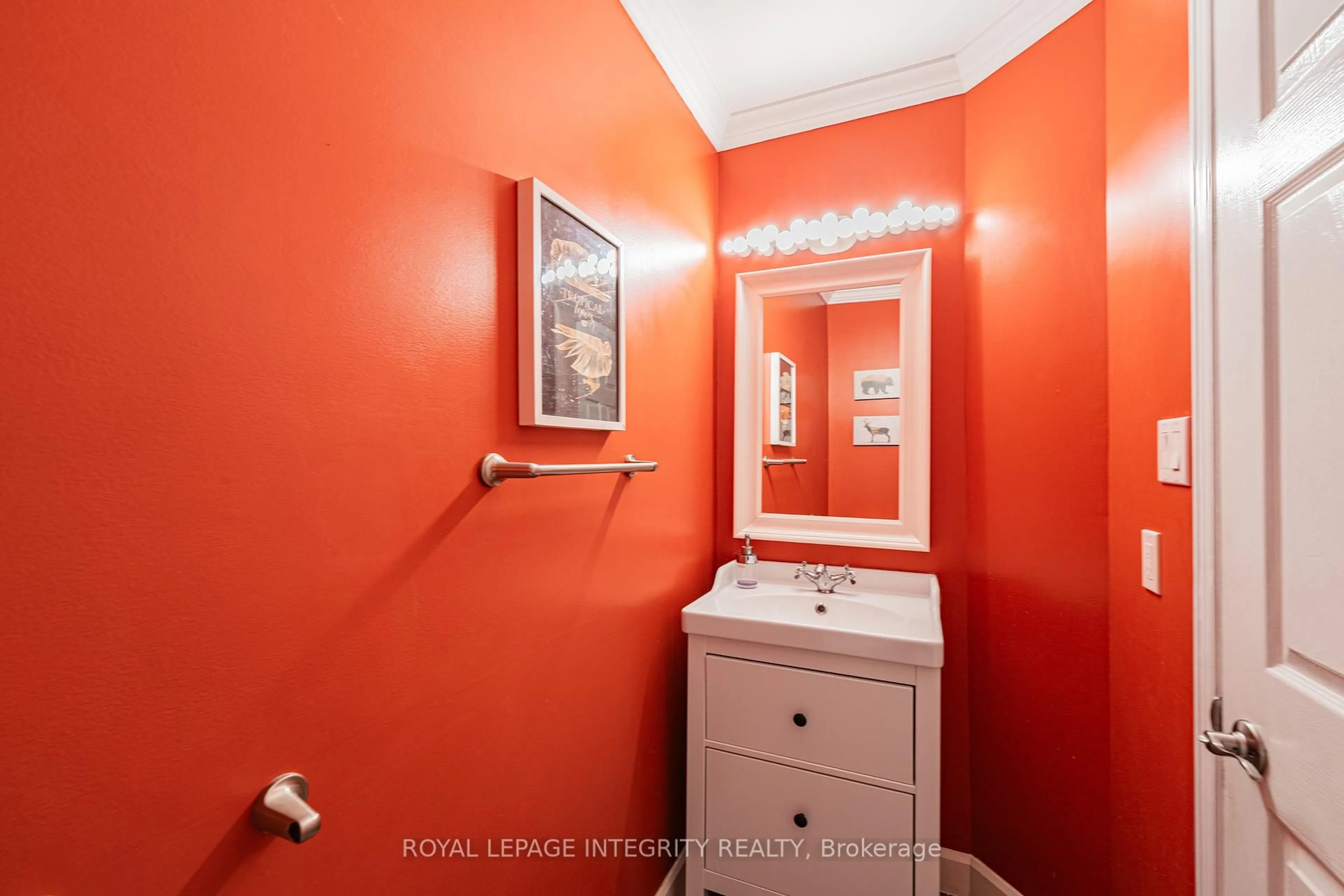 Standard bathroom, ceramic/tile floor for 208 BLACKDOME Cres, Kanata Ontario K2T 1A6