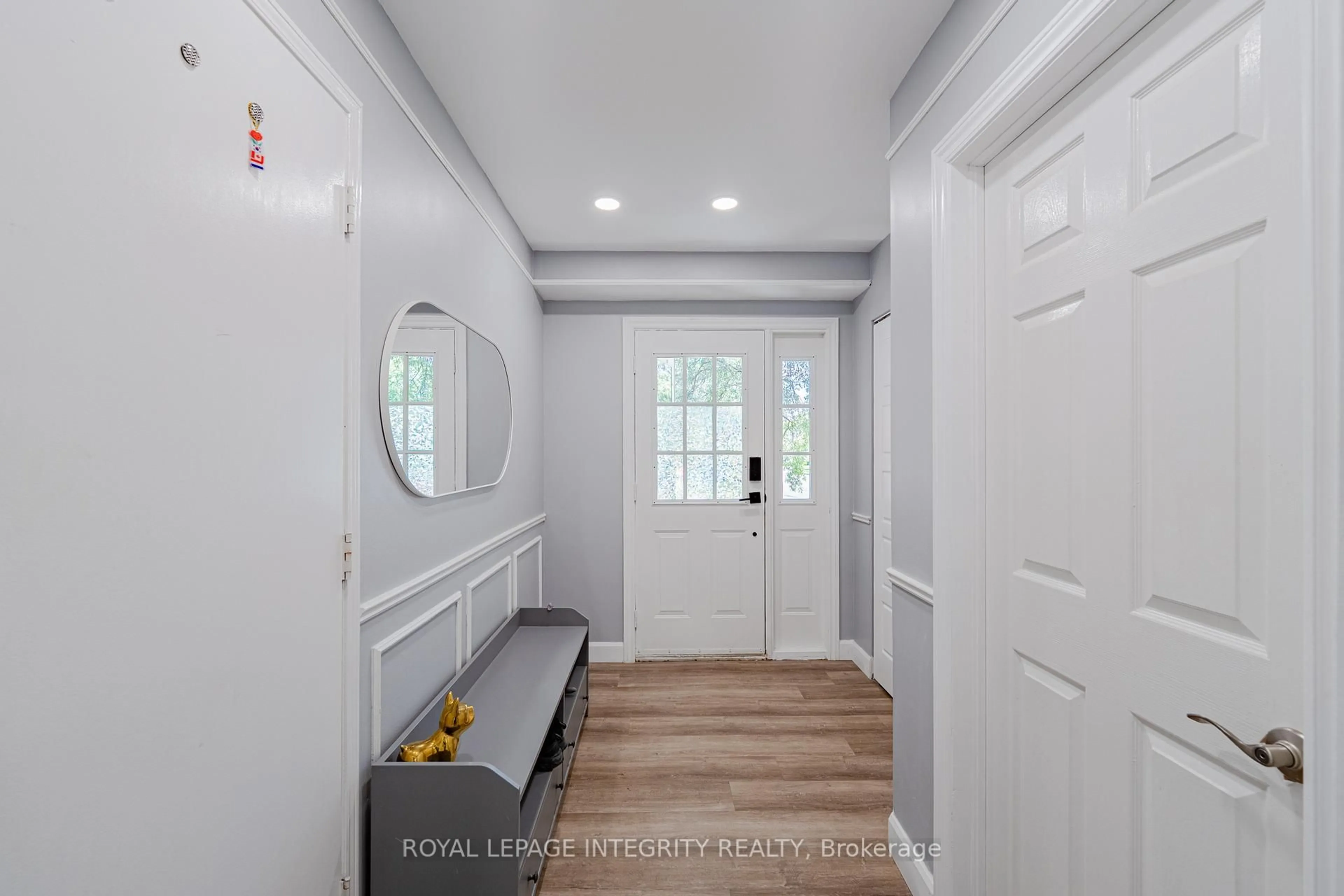 Indoor entryway for 208 BLACKDOME Cres, Kanata Ontario K2T 1A6