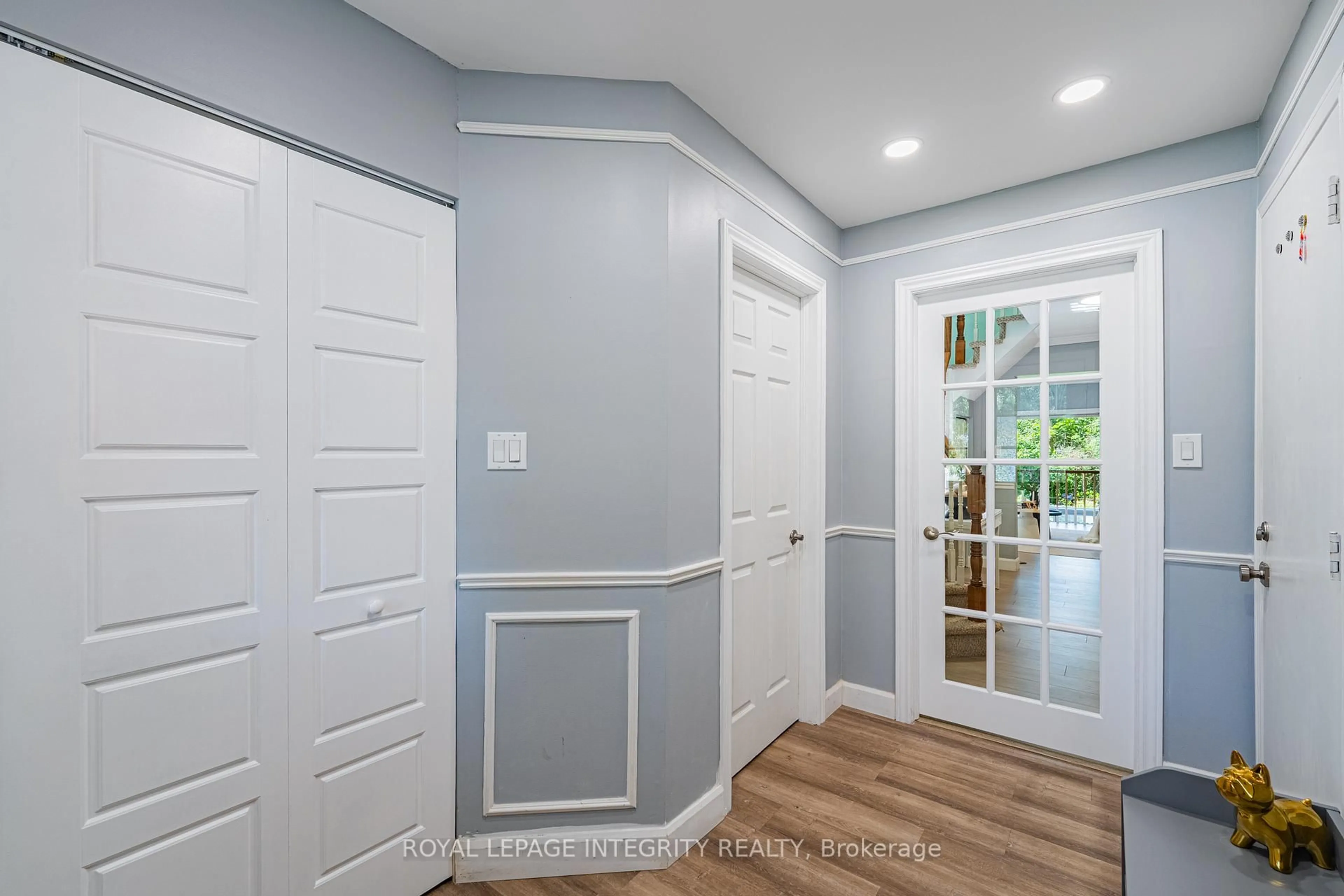 Indoor entryway for 208 BLACKDOME Cres, Kanata Ontario K2T 1A6