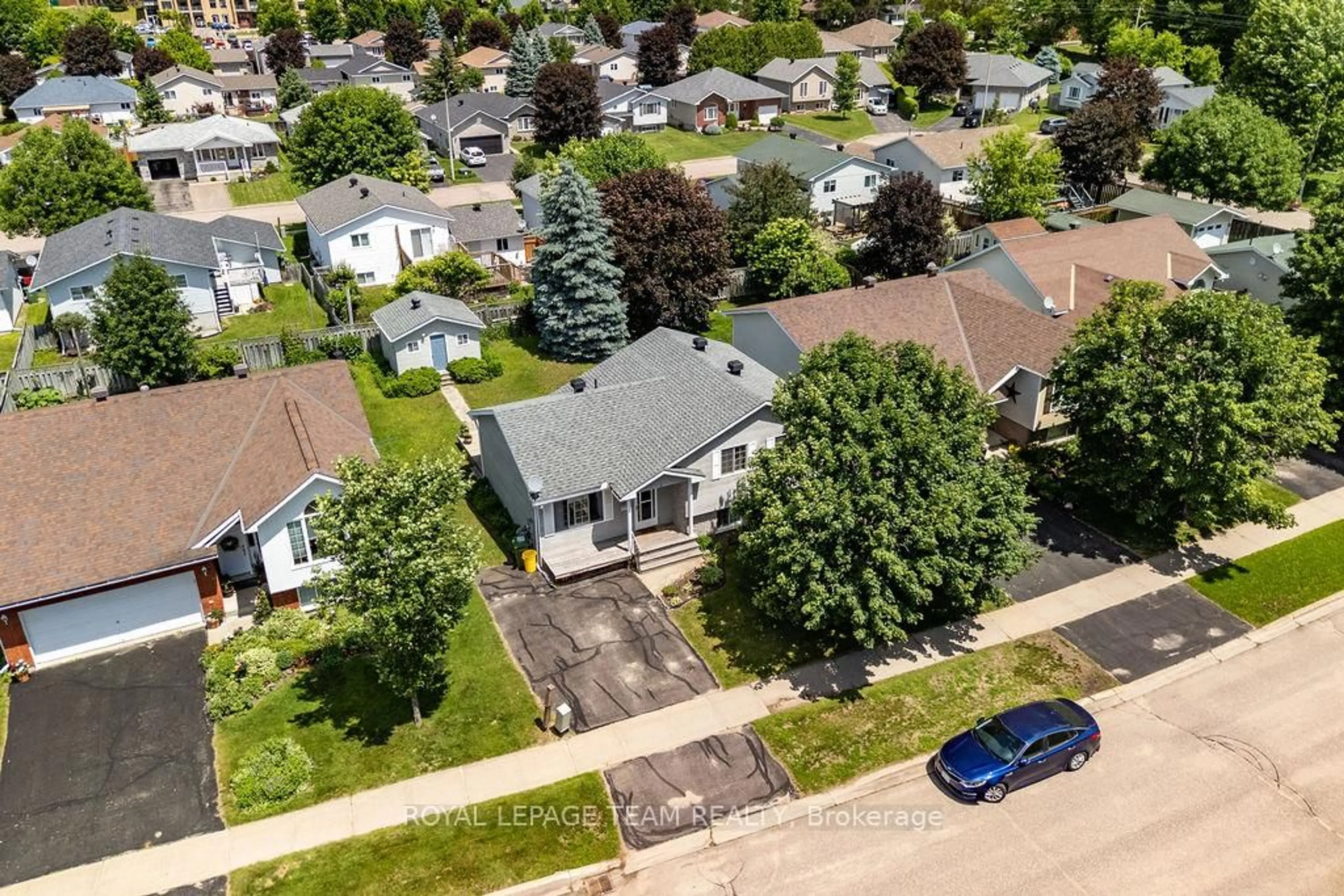 A pic from outside/outdoor area/front of a property/back of a property/a pic from drone, street for 189 Garden St, Pembroke Ontario K8A 2H4