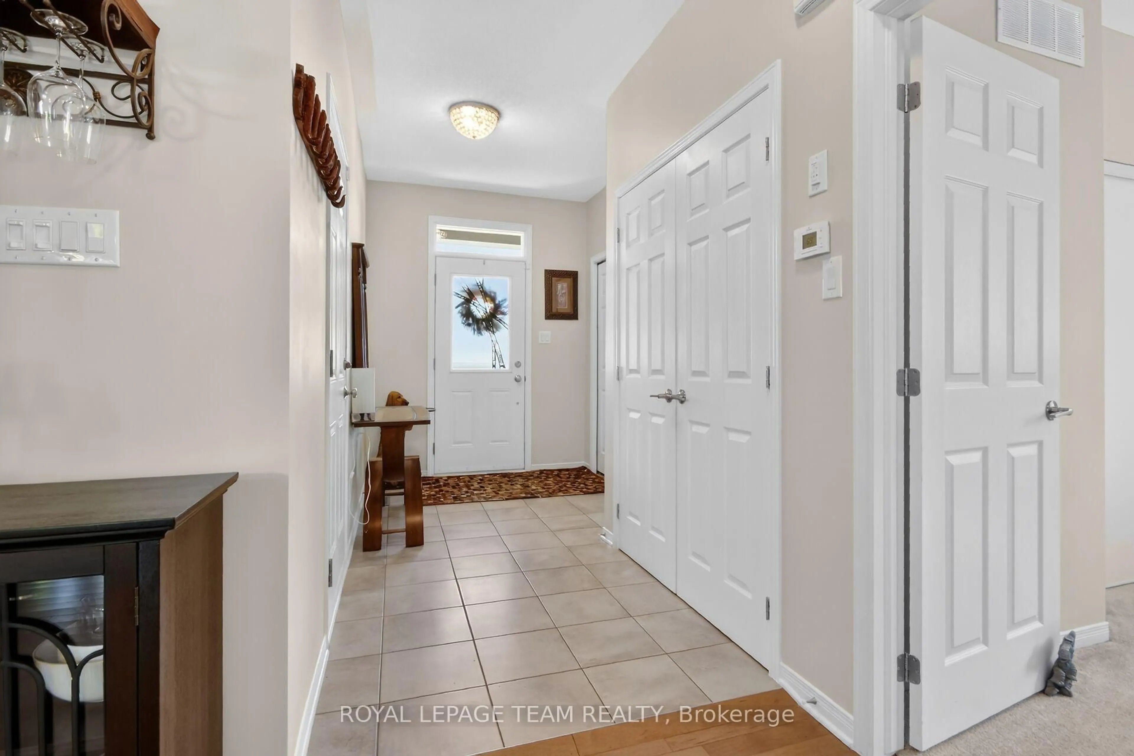 Indoor entryway for 233 Edey St, Arnprior Ontario K7S 0G3