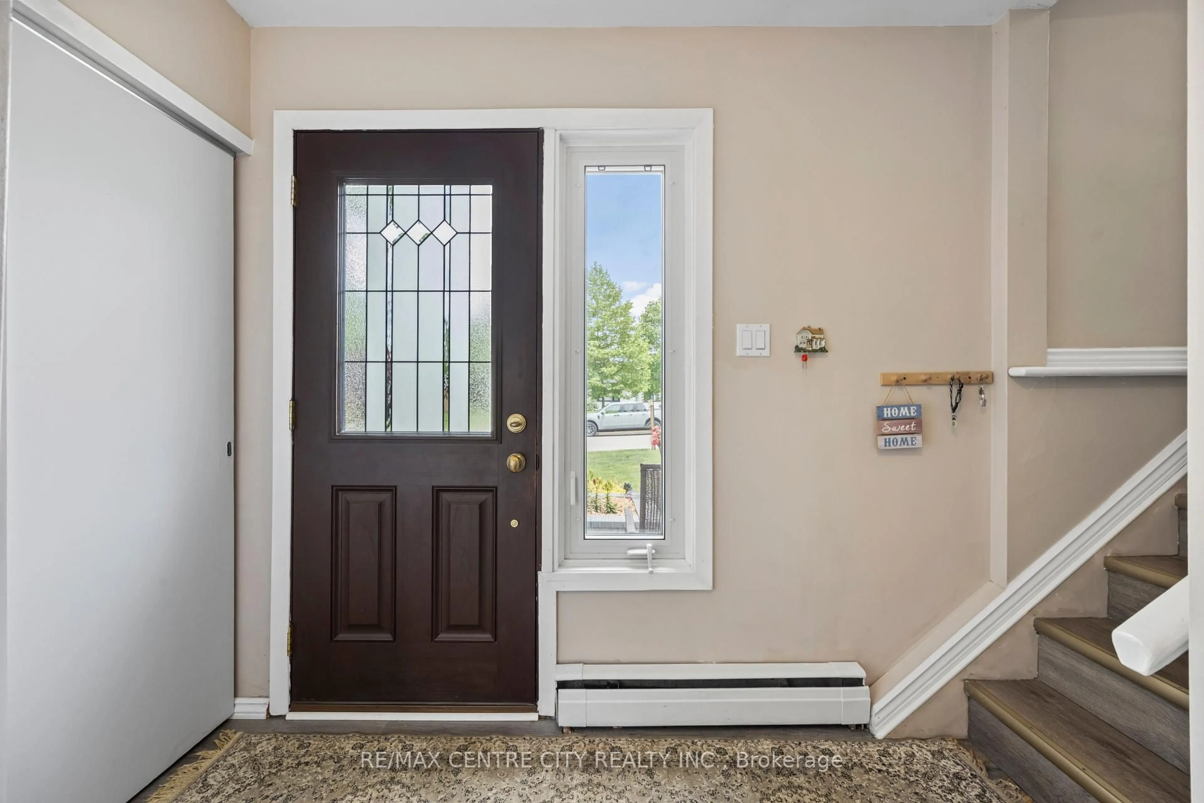 Indoor entryway for 580 Salway St, London North Ontario N6H 3P8