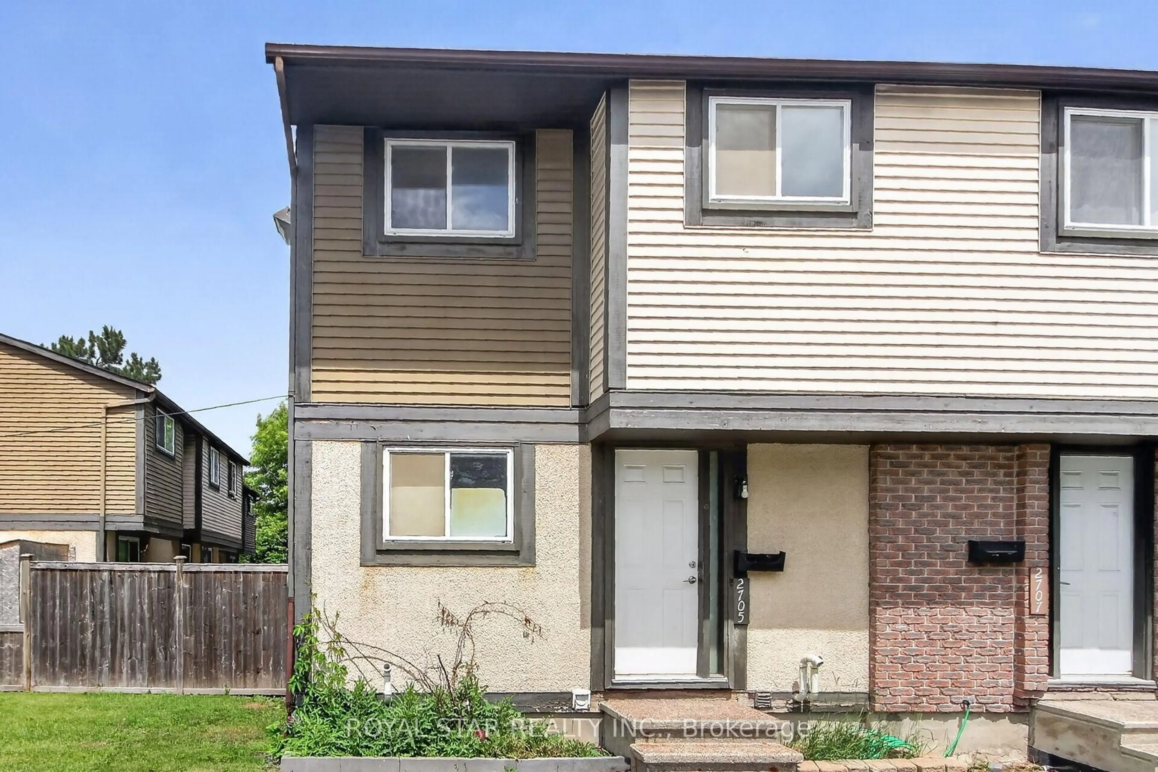 Home with vinyl exterior material, street for 2705 PIMLICO Cres, Ottawa Ontario K1T 2A7
