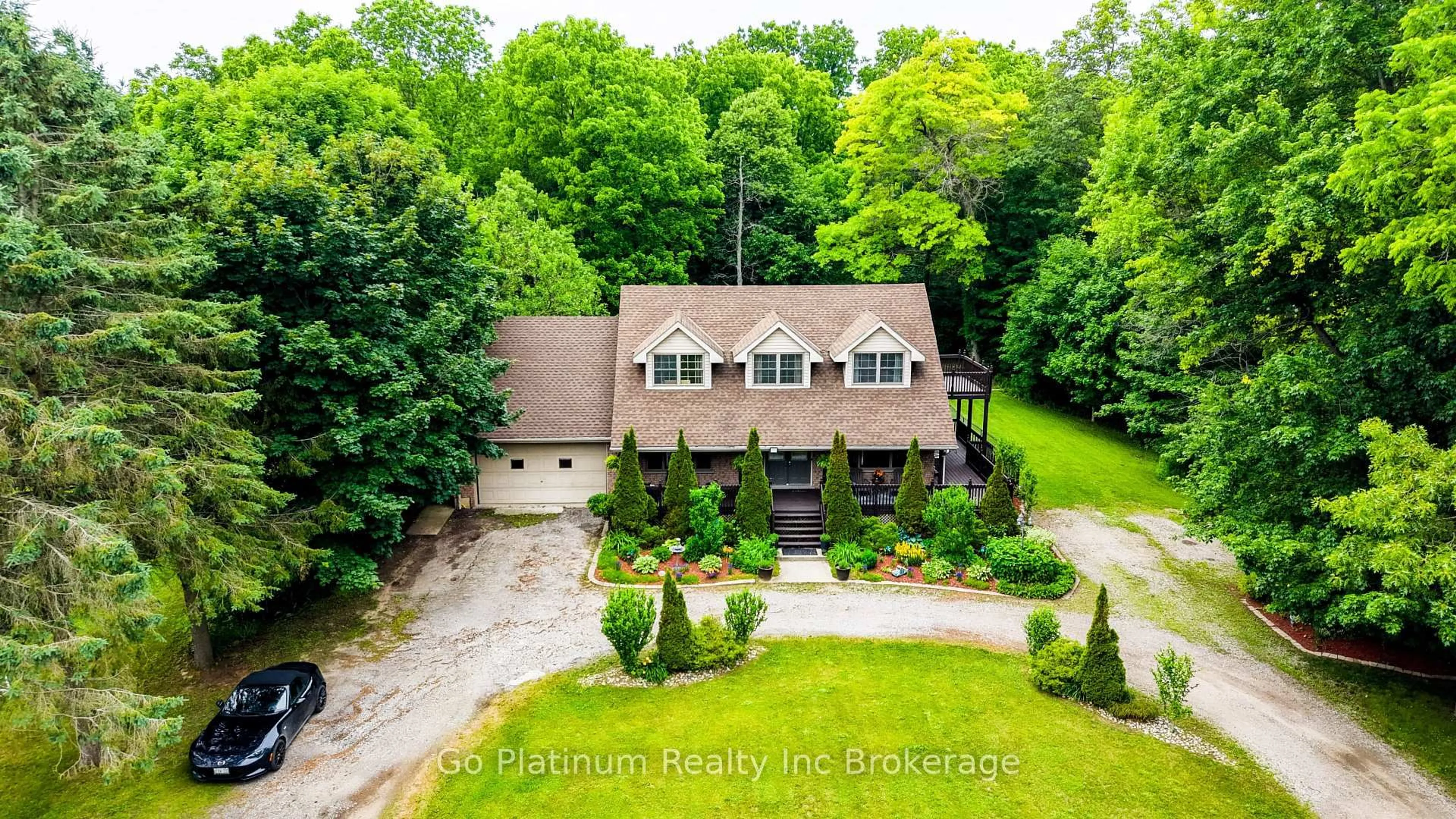 A pic from outside/outdoor area/front of a property/back of a property/a pic from drone, unknown for 461 Hwy 19 Highway, Tillsonburg Ontario N4G 4G9
