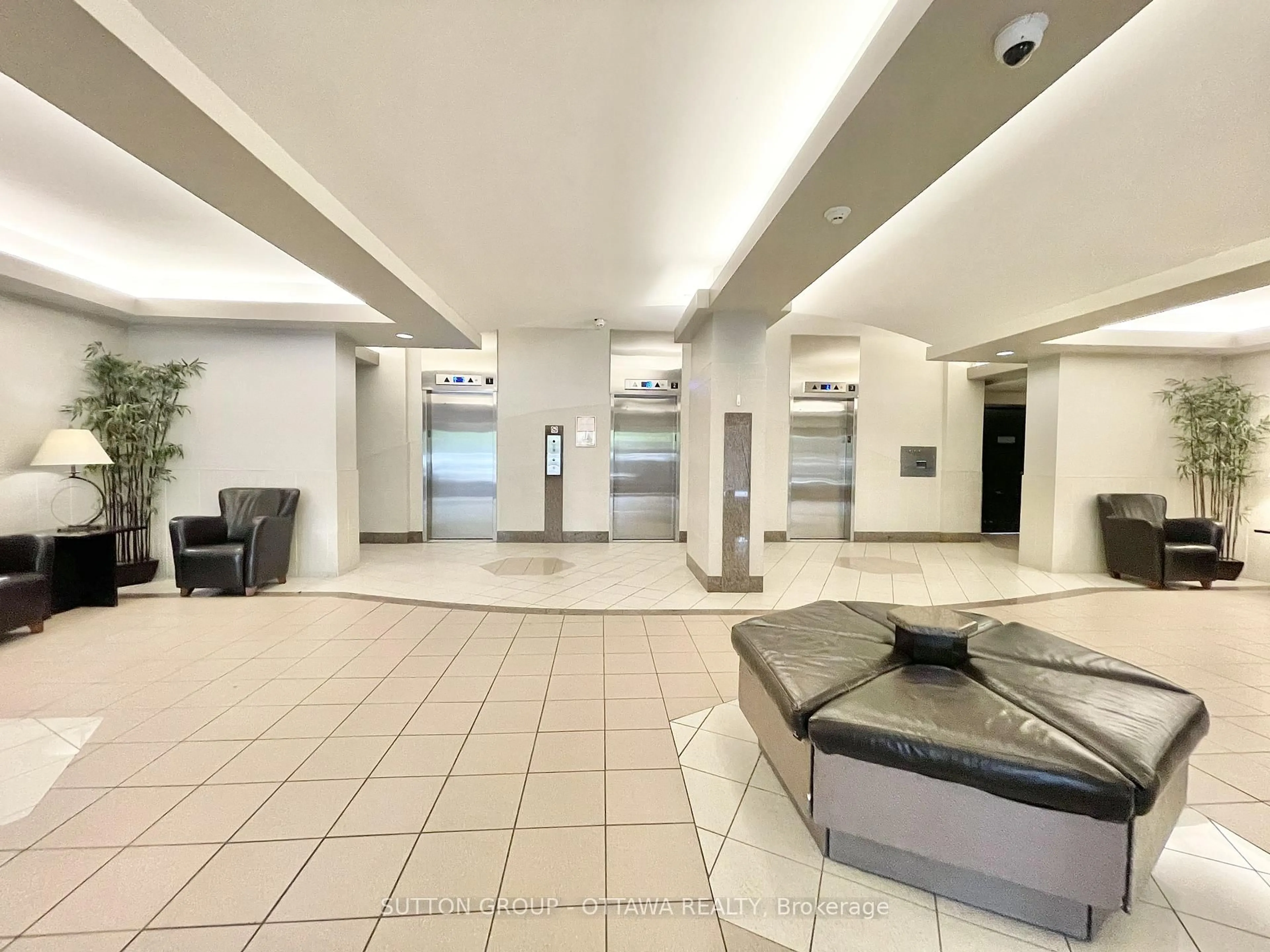 Lobby for 900 Dynes Rd #1908, Ottawa Ontario K2C 3L6