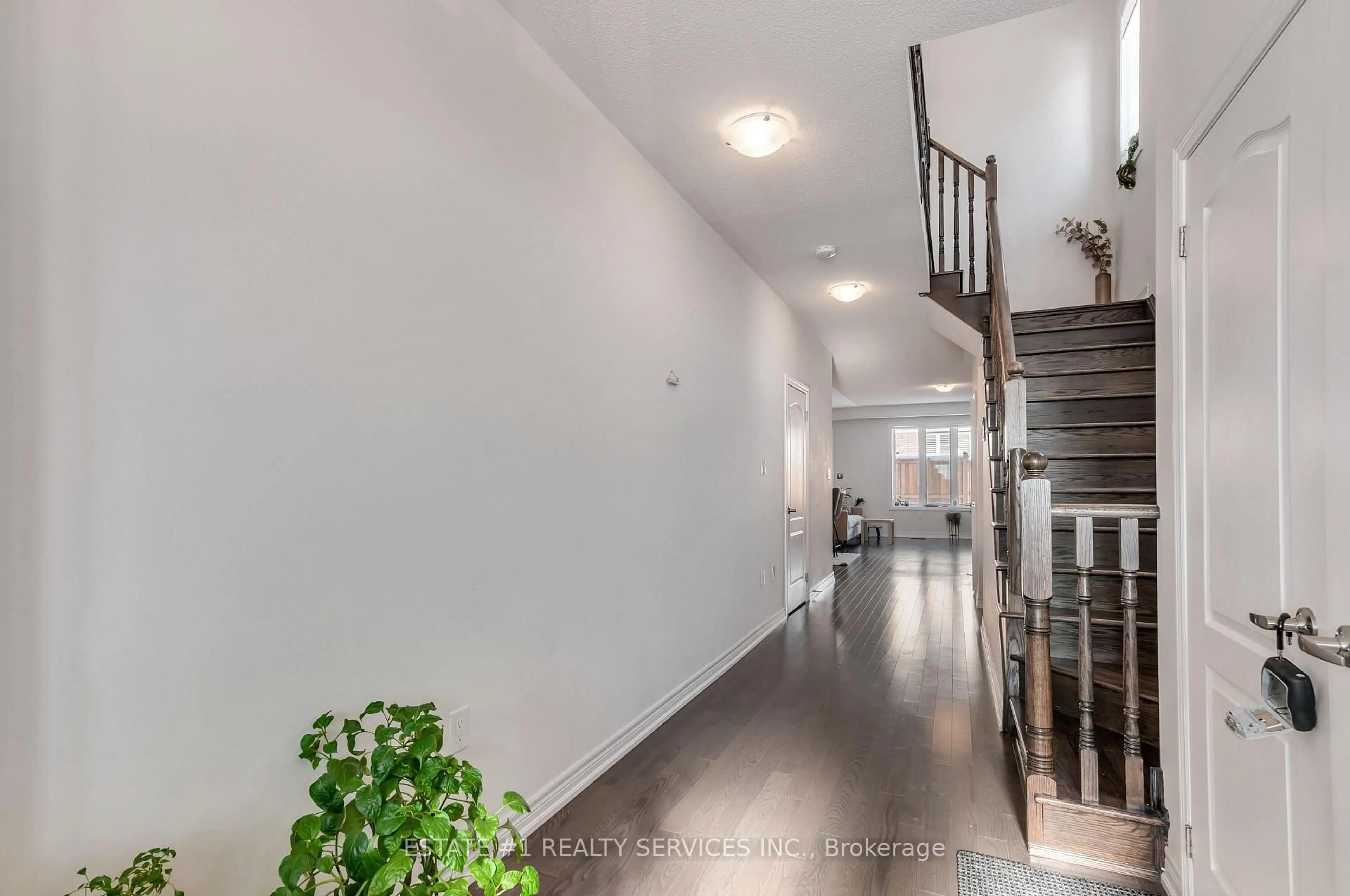 Indoor foyer for 116 Mutrie Blvd, Guelph/Eramosa Ontario N0B 2K0