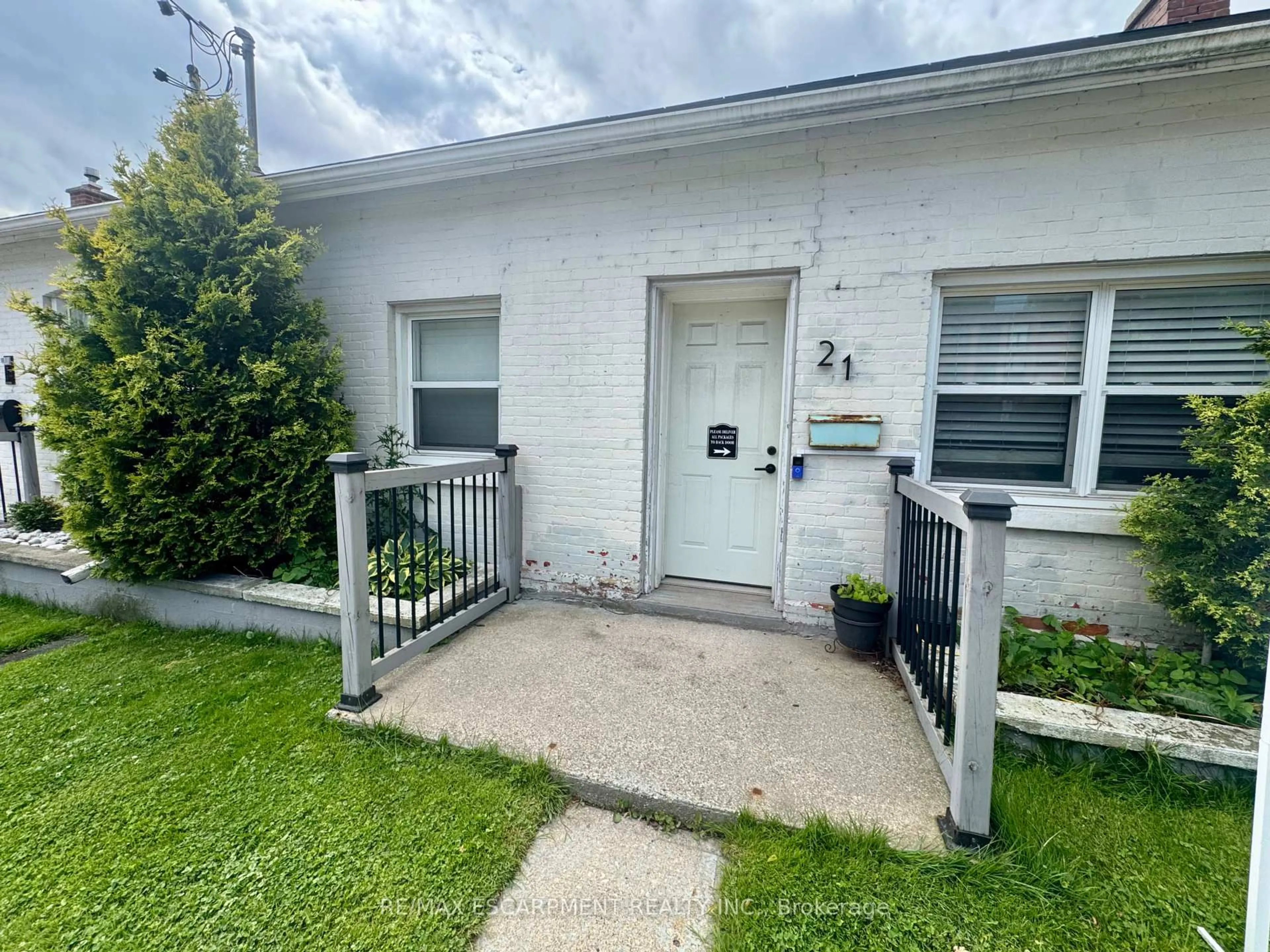 Unknown for 21 Cedar St, Cambridge Ontario N1S 1T8