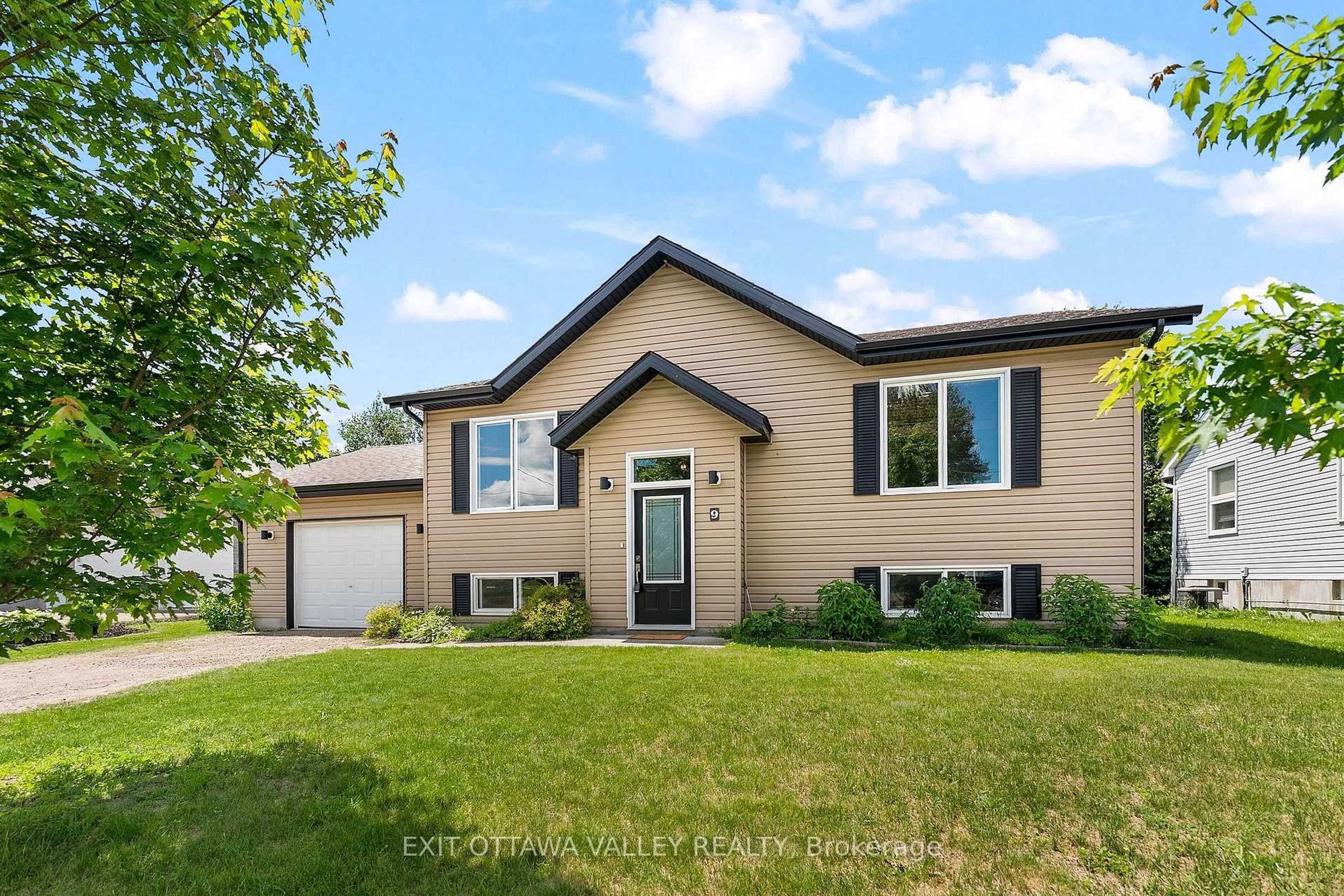 Home with vinyl exterior material, street for 9 Minto St, Beachburg Ontario K0J 1C0