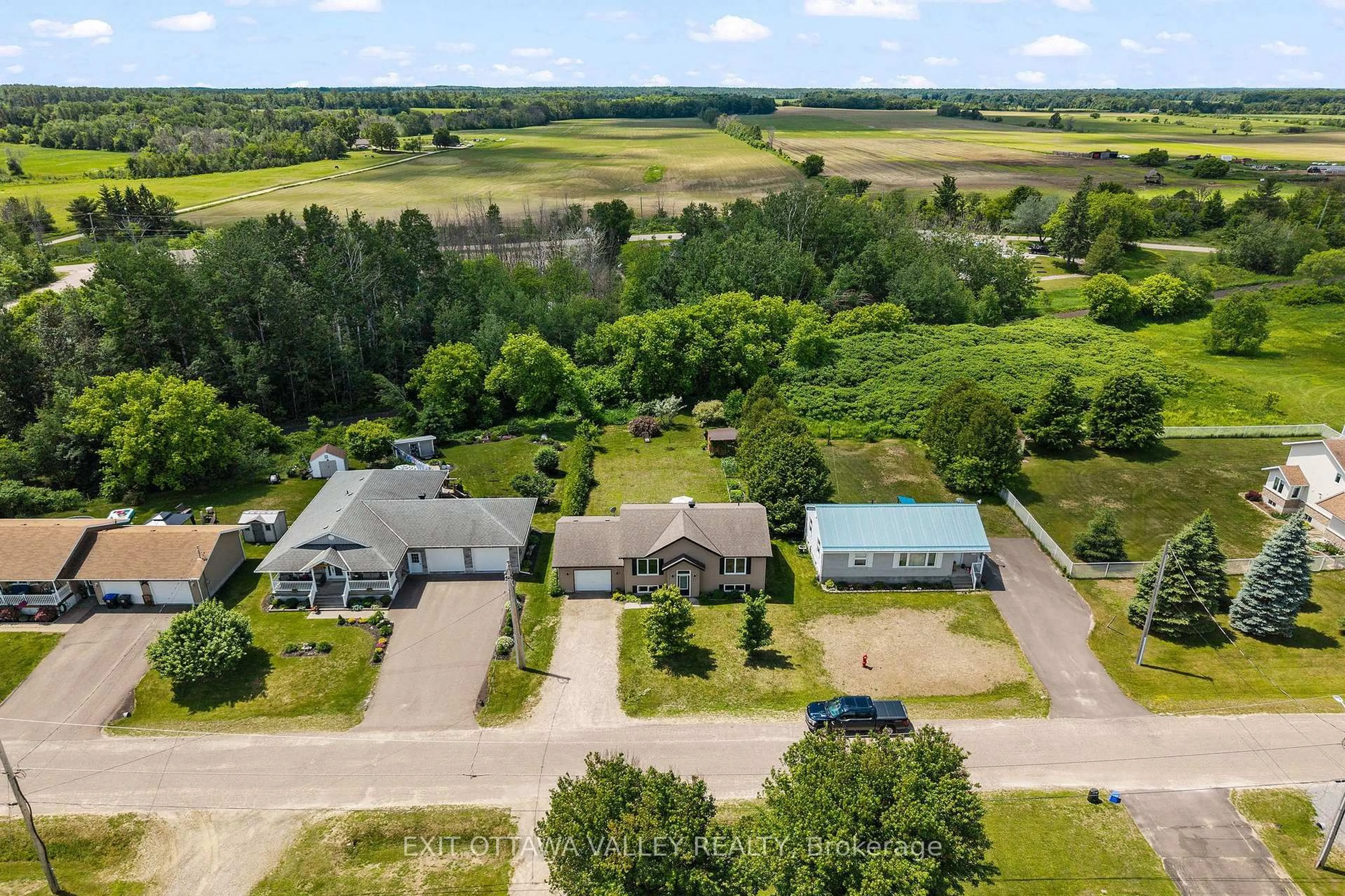A pic from outside/outdoor area/front of a property/back of a property/a pic from drone, water/lake/river/ocean view for 9 Minto St, Beachburg Ontario K0J 1C0