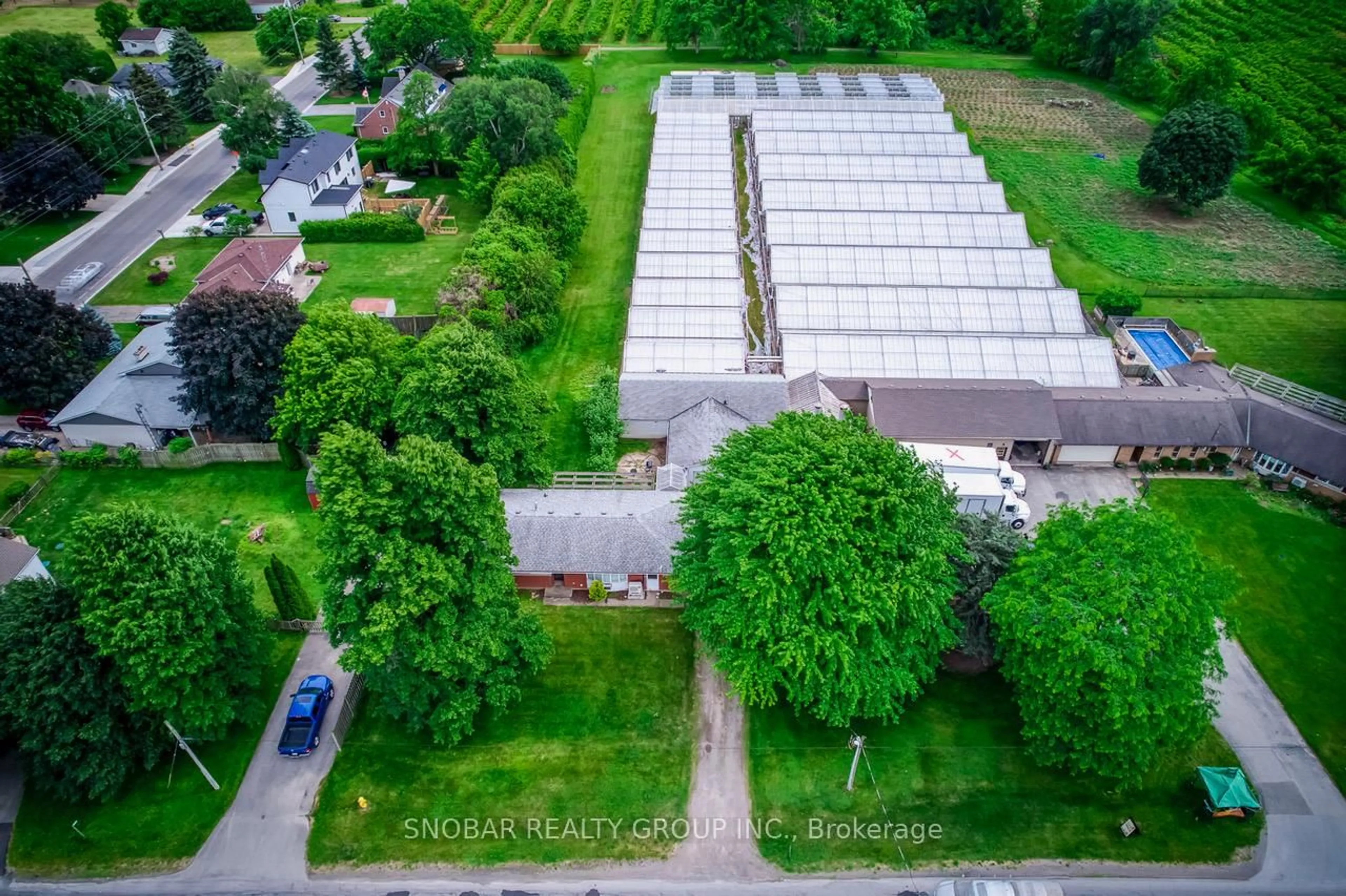 A pic from outside/outdoor area/front of a property/back of a property/a pic from drone, street for 5220-5226 Greenlane Rd, Lincoln Ontario L0R 1B3