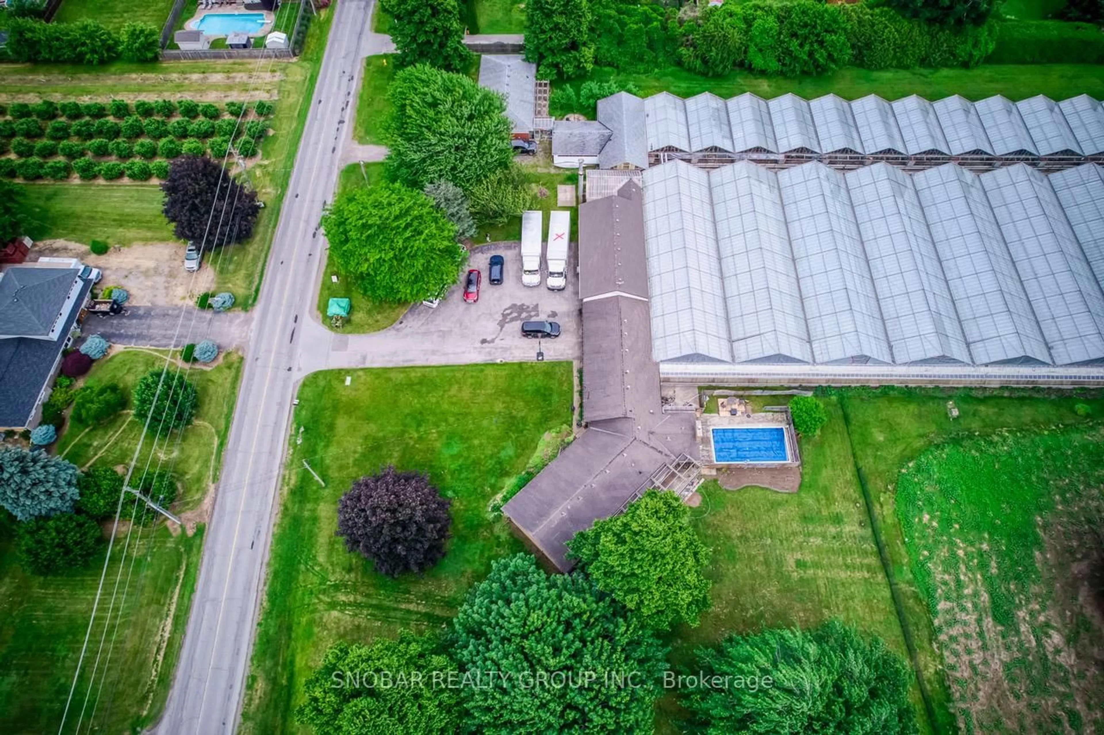 A pic from outside/outdoor area/front of a property/back of a property/a pic from drone, building for 5220-5226 Greenlane Rd, Lincoln Ontario L0R 1B3