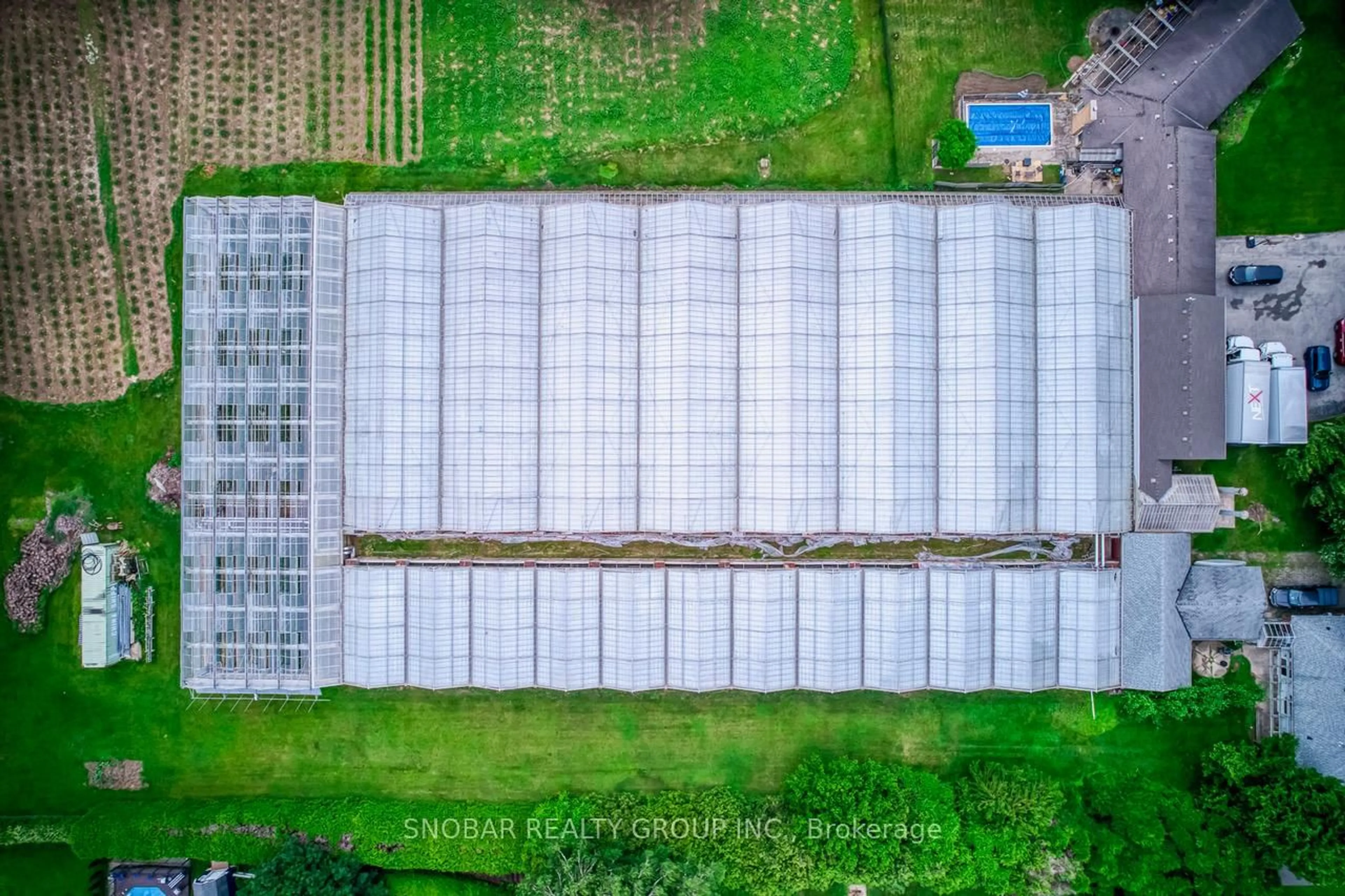 A pic from outside/outdoor area/front of a property/back of a property/a pic from drone, building for 5220-5226 Greenlane Rd, Lincoln Ontario L0R 1B3