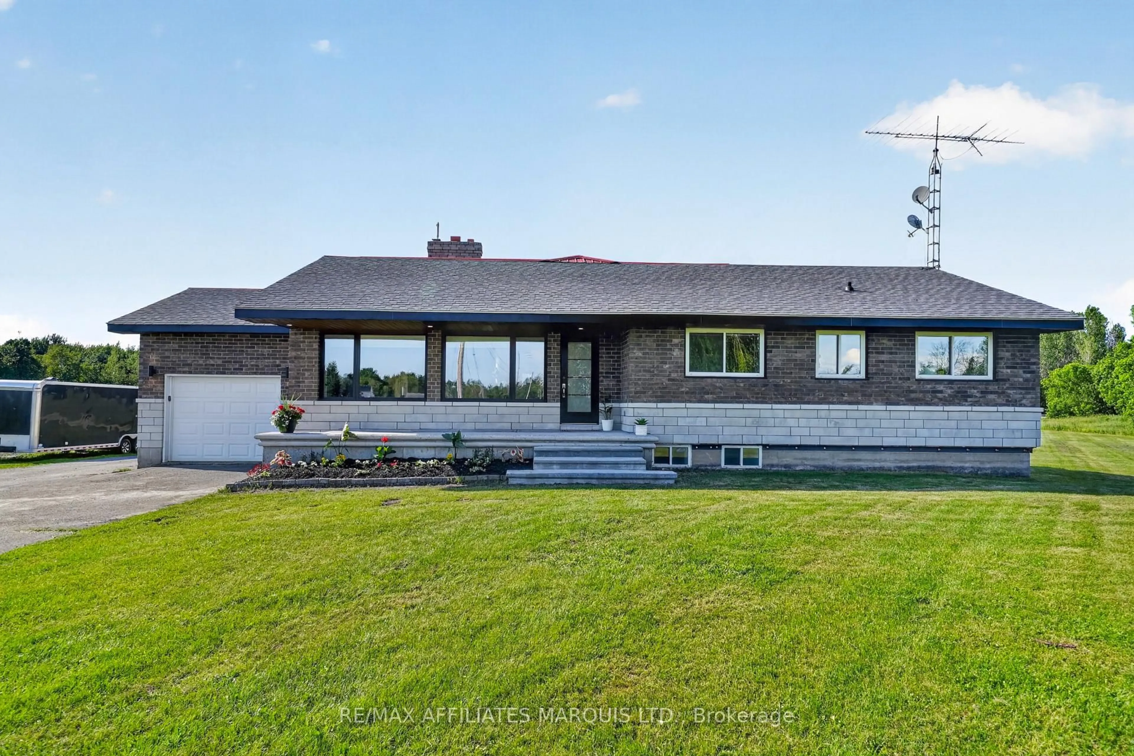 Home with vinyl exterior material, mountain view for 17441 Mcphail Rd, South Stormont Ontario K0C 2A0