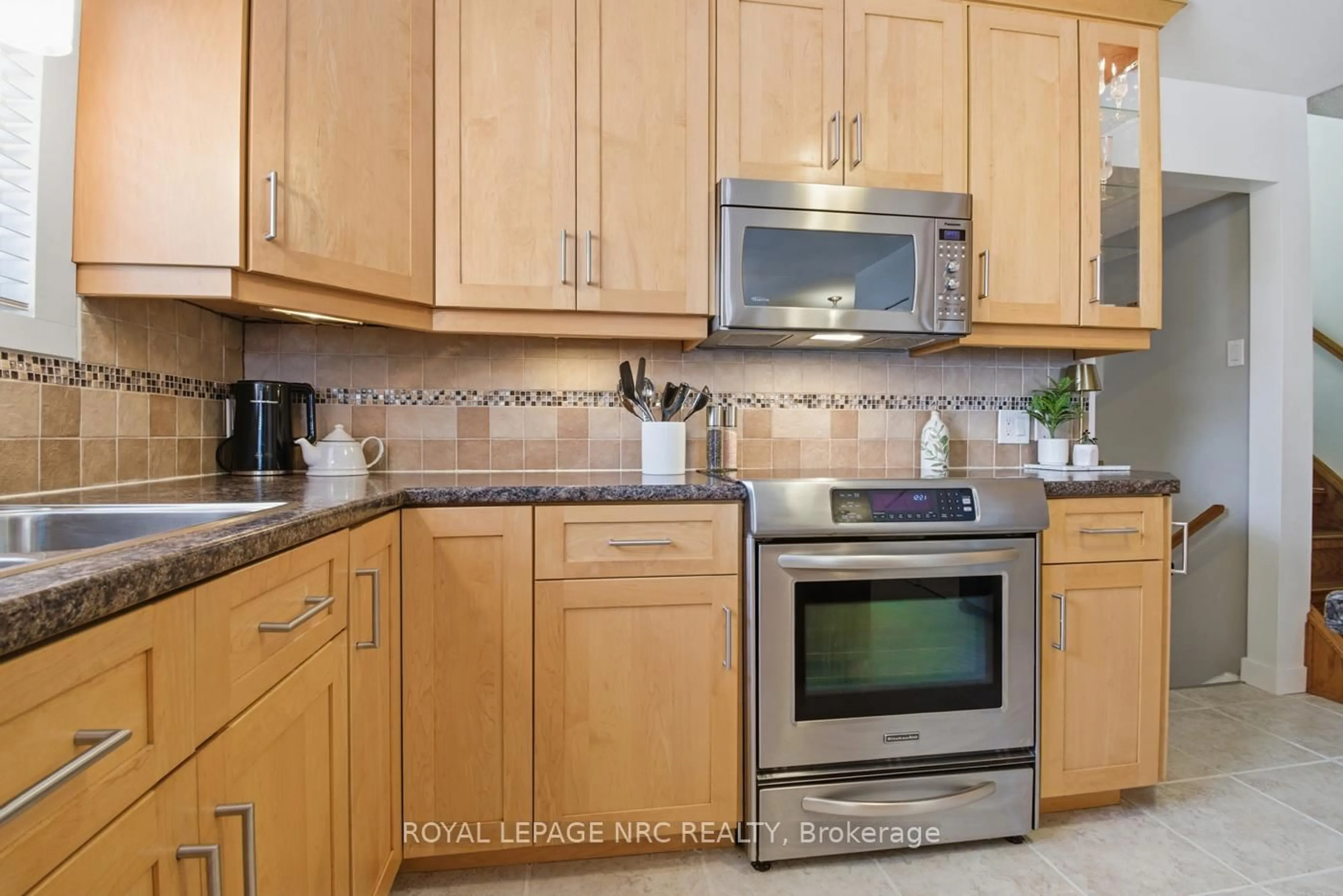 Unknown for 37 Spruceside Cres, Pelham Ontario L3E 0G1
