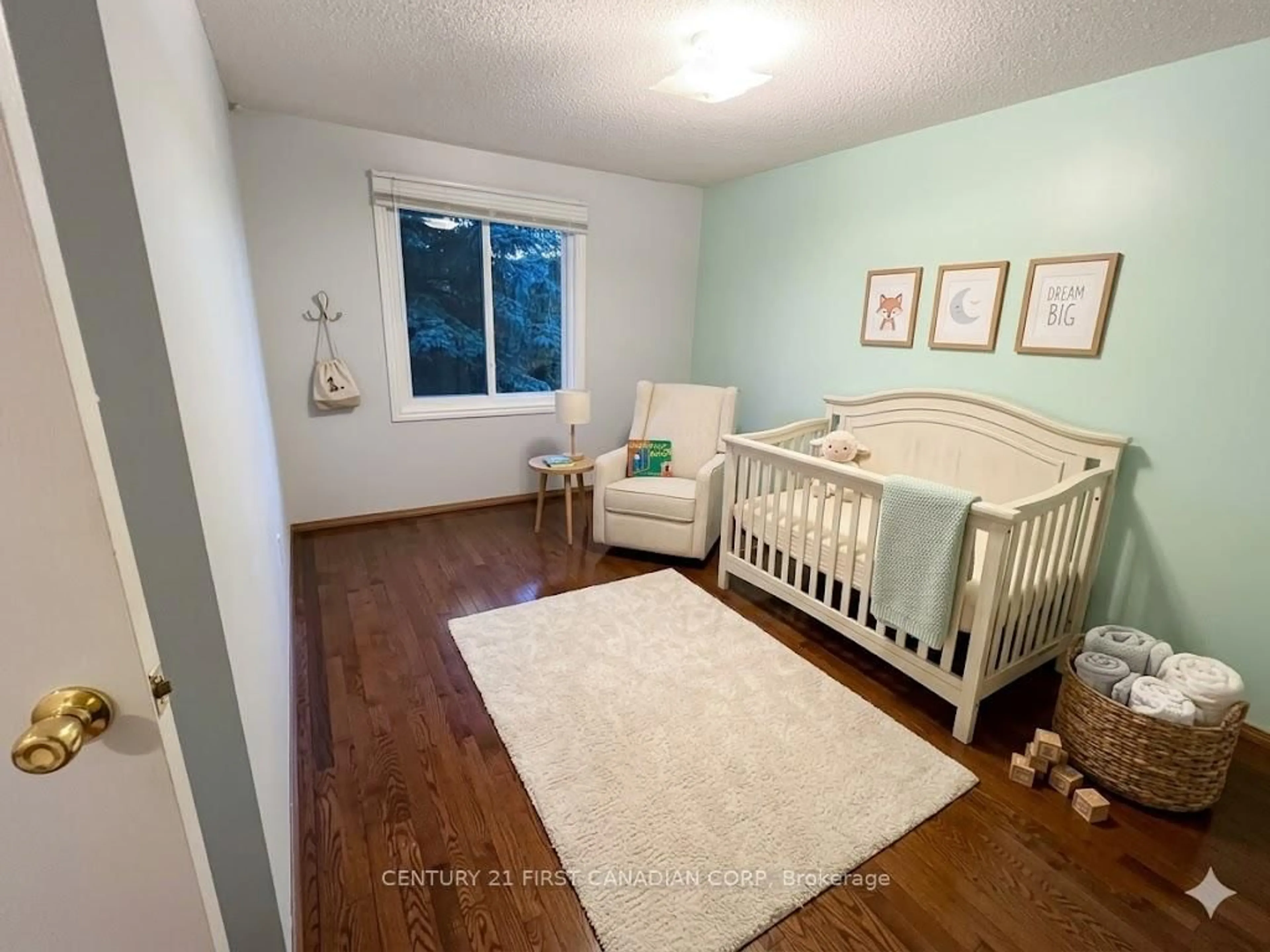 A pic of a room for 1470 Aldersbrook Rd, London North Ontario N6G 3V7