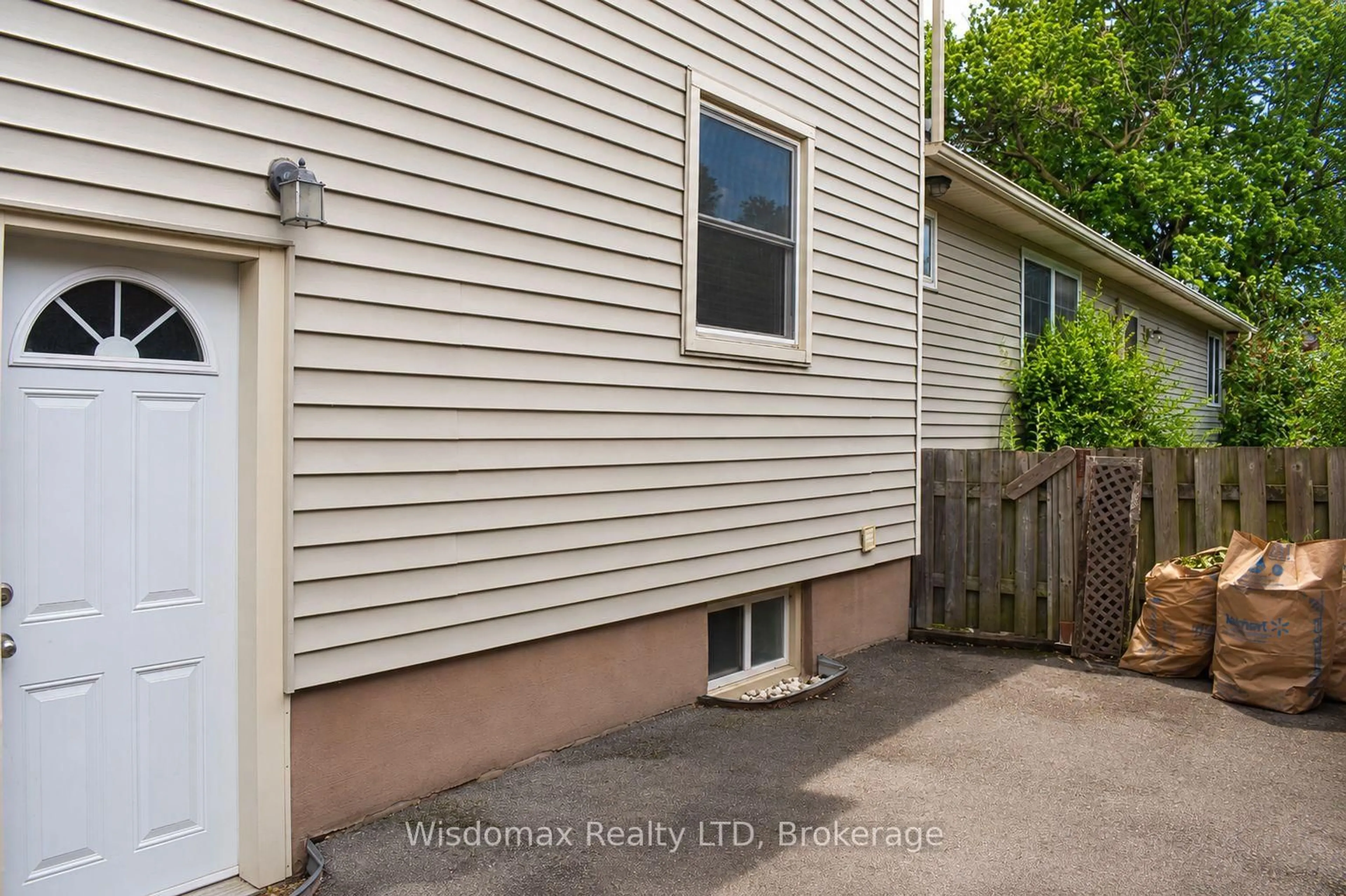 Unknown for 10 Rose Ave, Thorold Ontario L2V 3C3