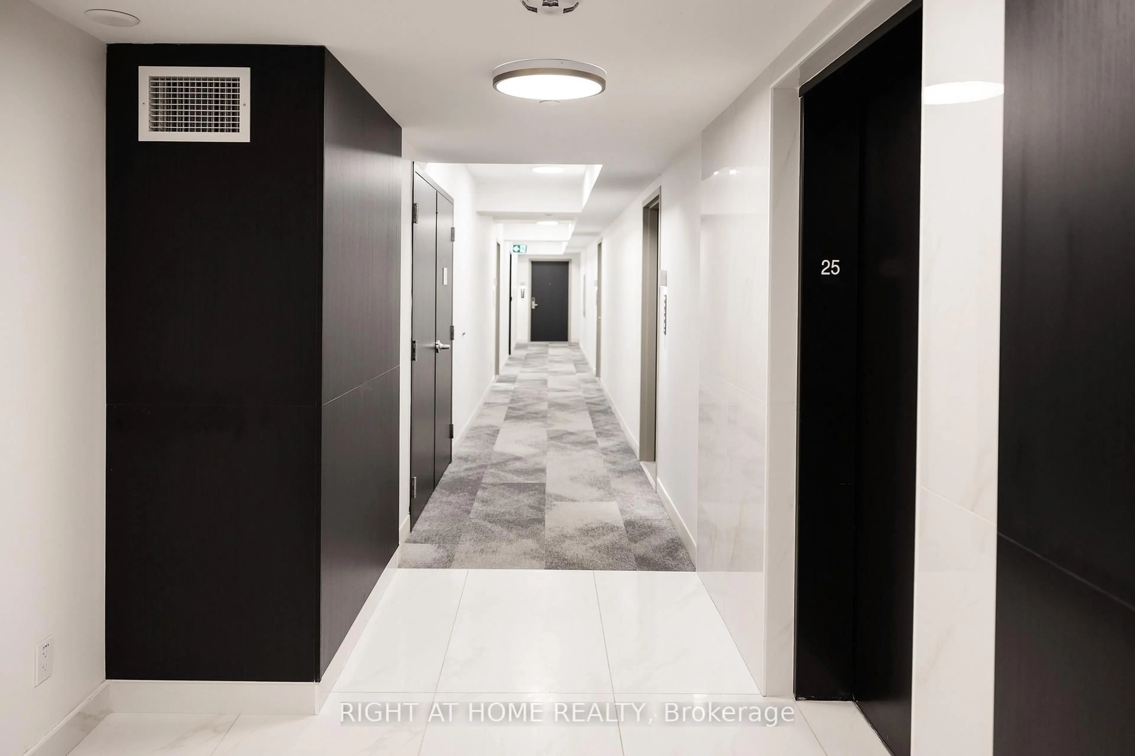 Indoor foyer for 180 George St #2508, Ottawa Ontario K1N 0G8