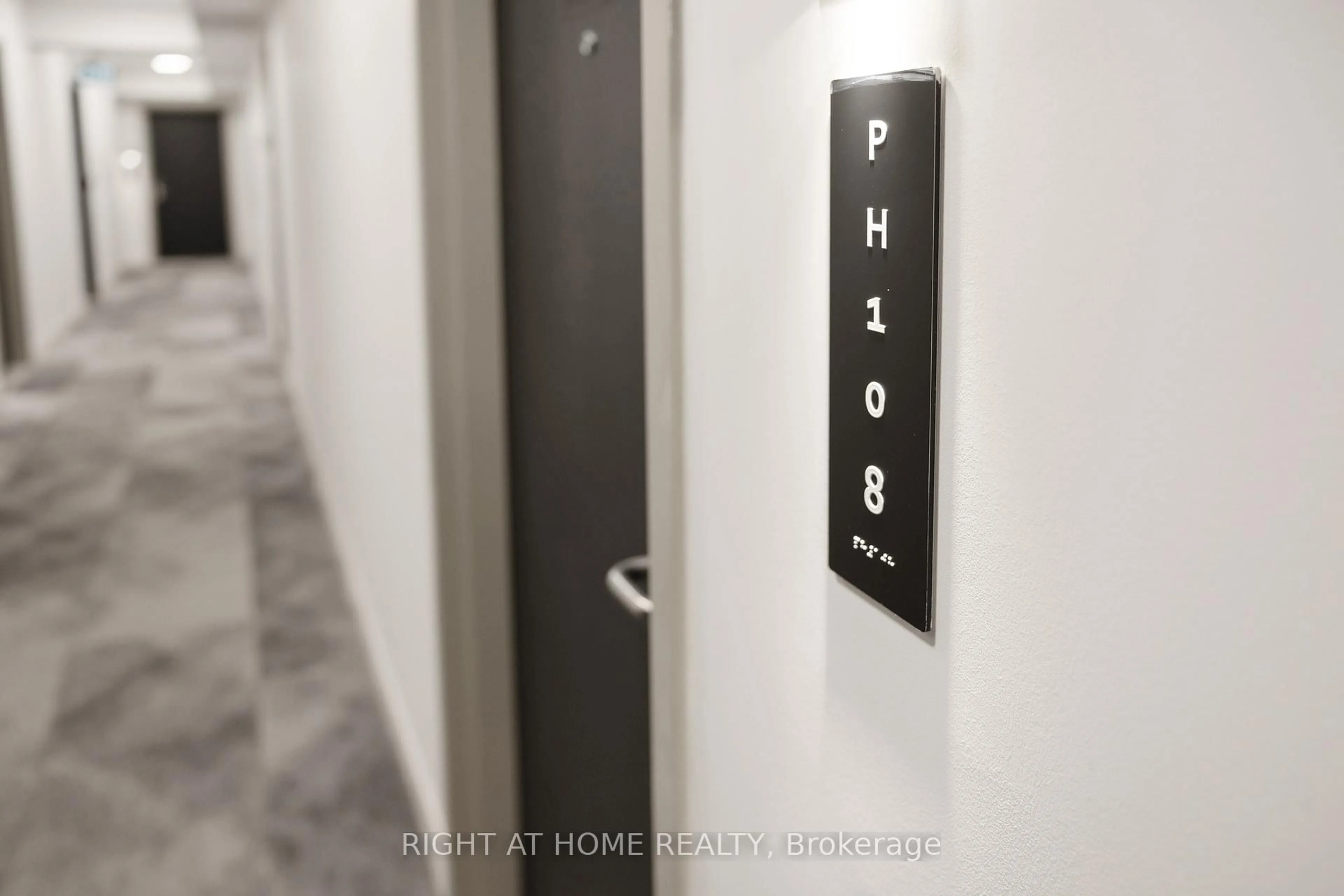 Indoor foyer for 180 George St #2508, Ottawa Ontario K1N 0G8