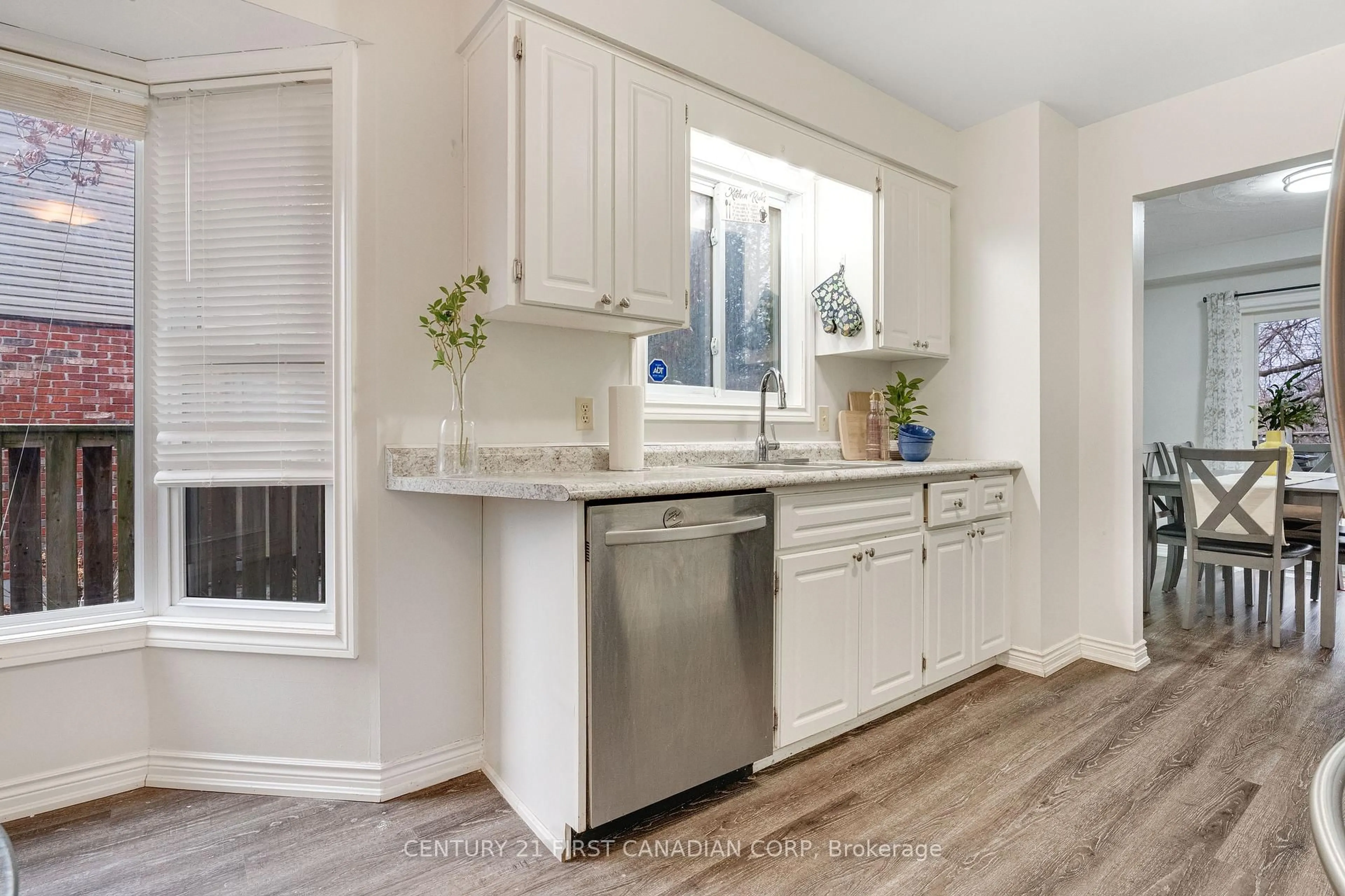 Open concept kitchen, unknown for 15 Mohican Dr, Woodstock Ontario N4T 1H4