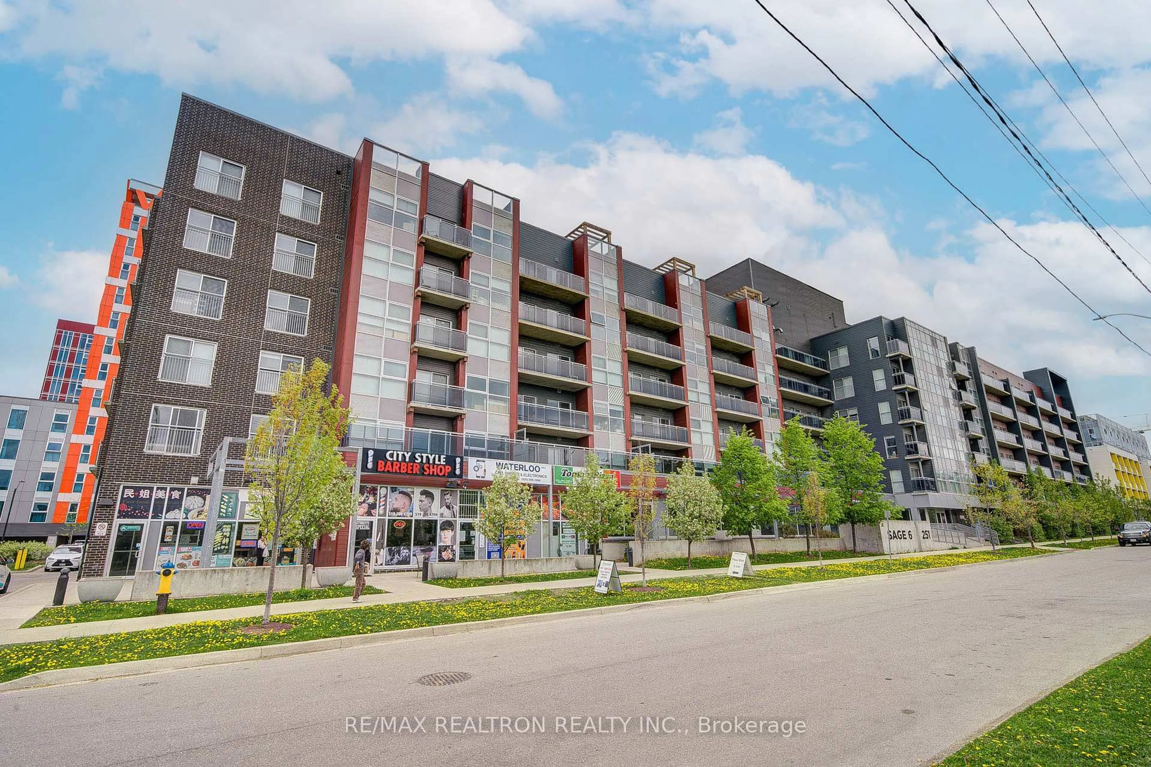 Patio, street for 251 Hemlock St #519, Waterloo Ontario N2L 0H2