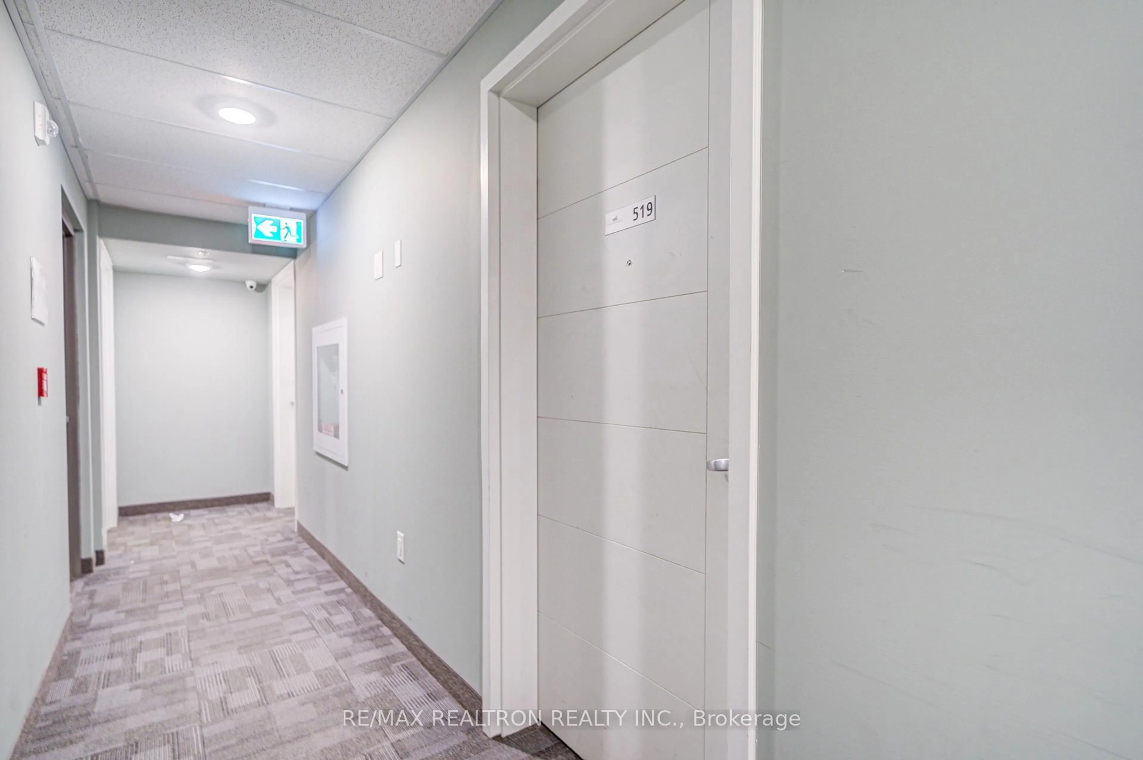 Indoor foyer for 251 Hemlock St #519, Waterloo Ontario N2L 0H2