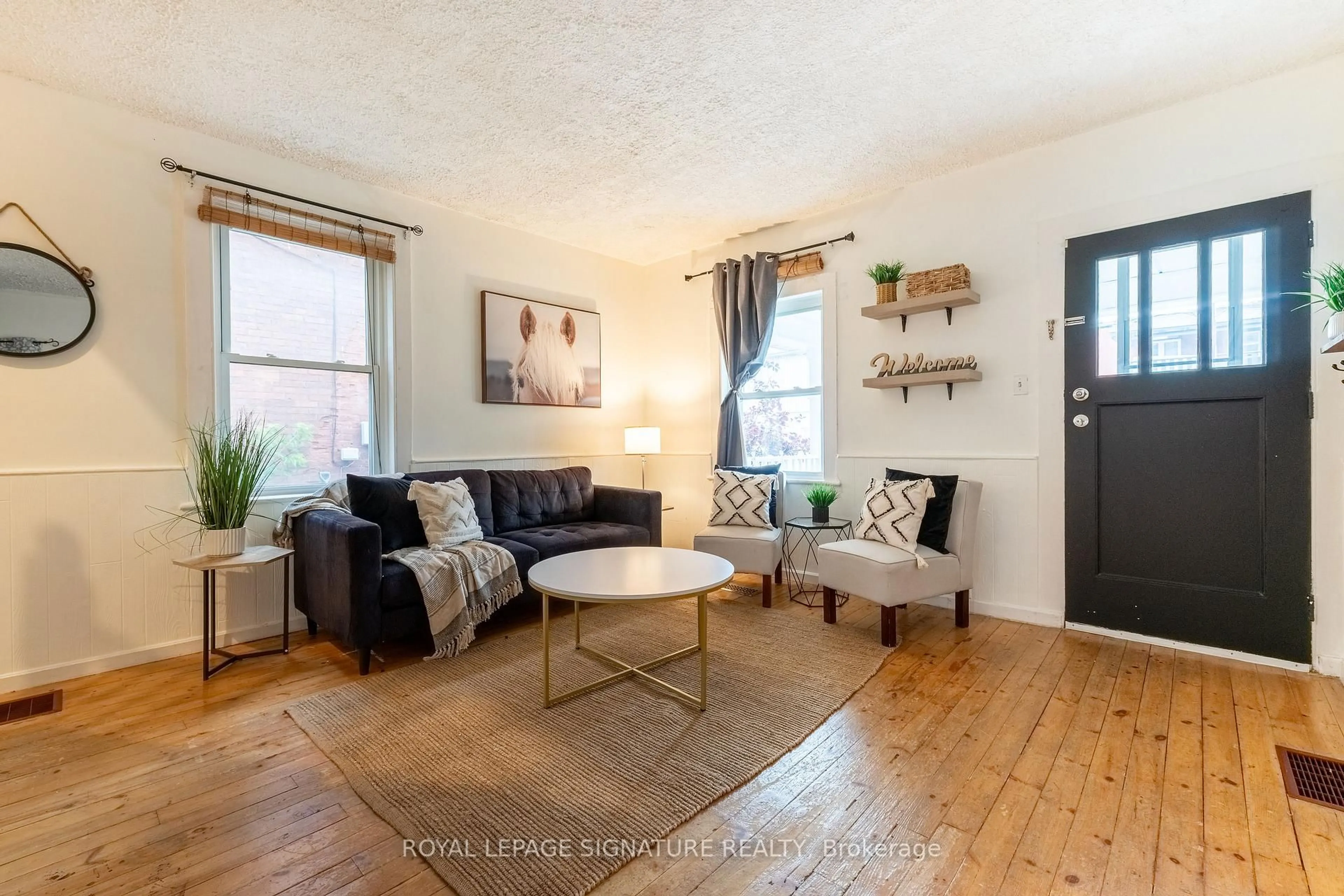 Living room with furniture, wood/laminate floor for 195 Rubidge St, Peterborough Ontario K9J 3N6