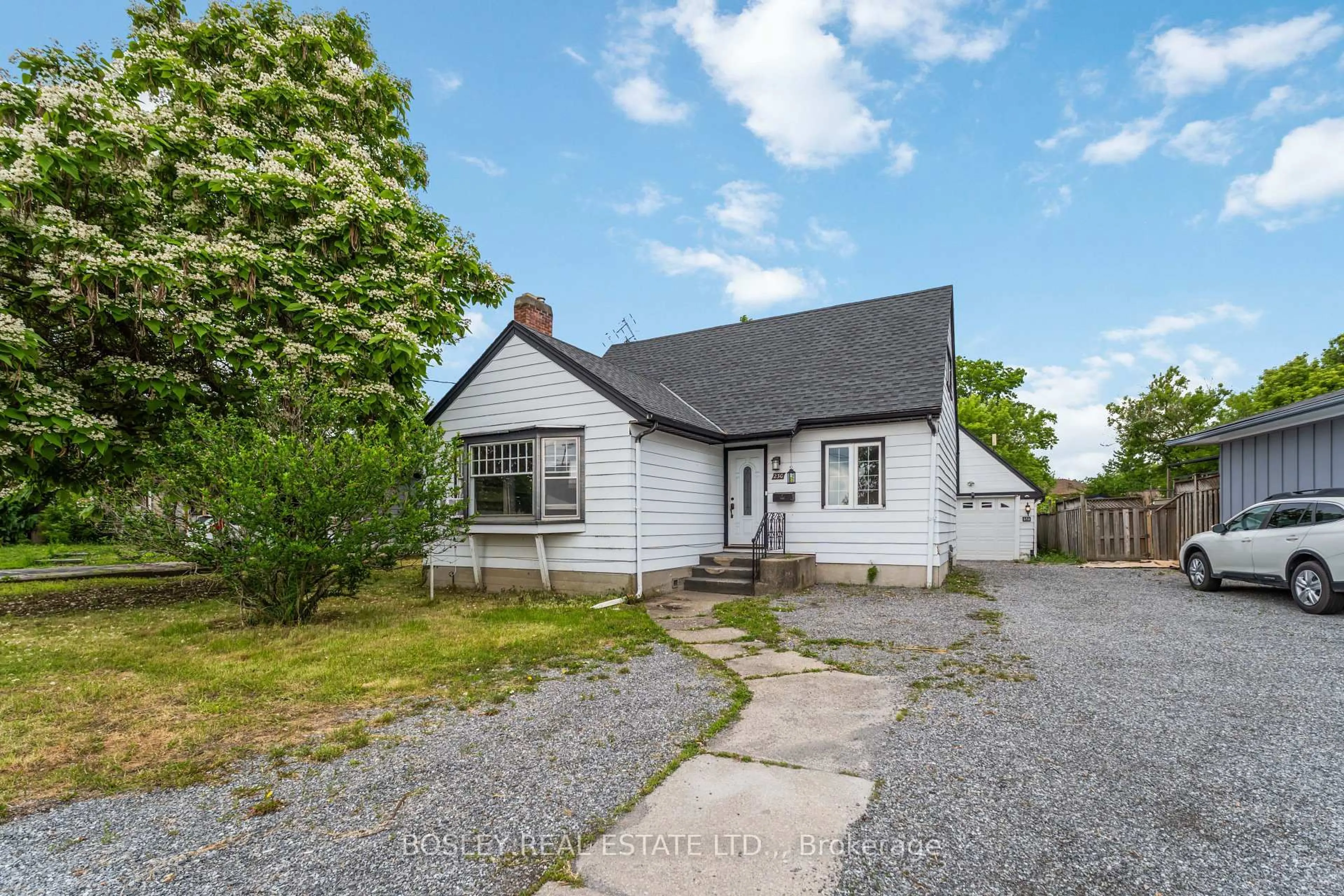A pic from outside/outdoor area/front of a property/back of a property/a pic from drone, street for 230 Pelham Rd, St. Catharines Ontario L2S 1X6