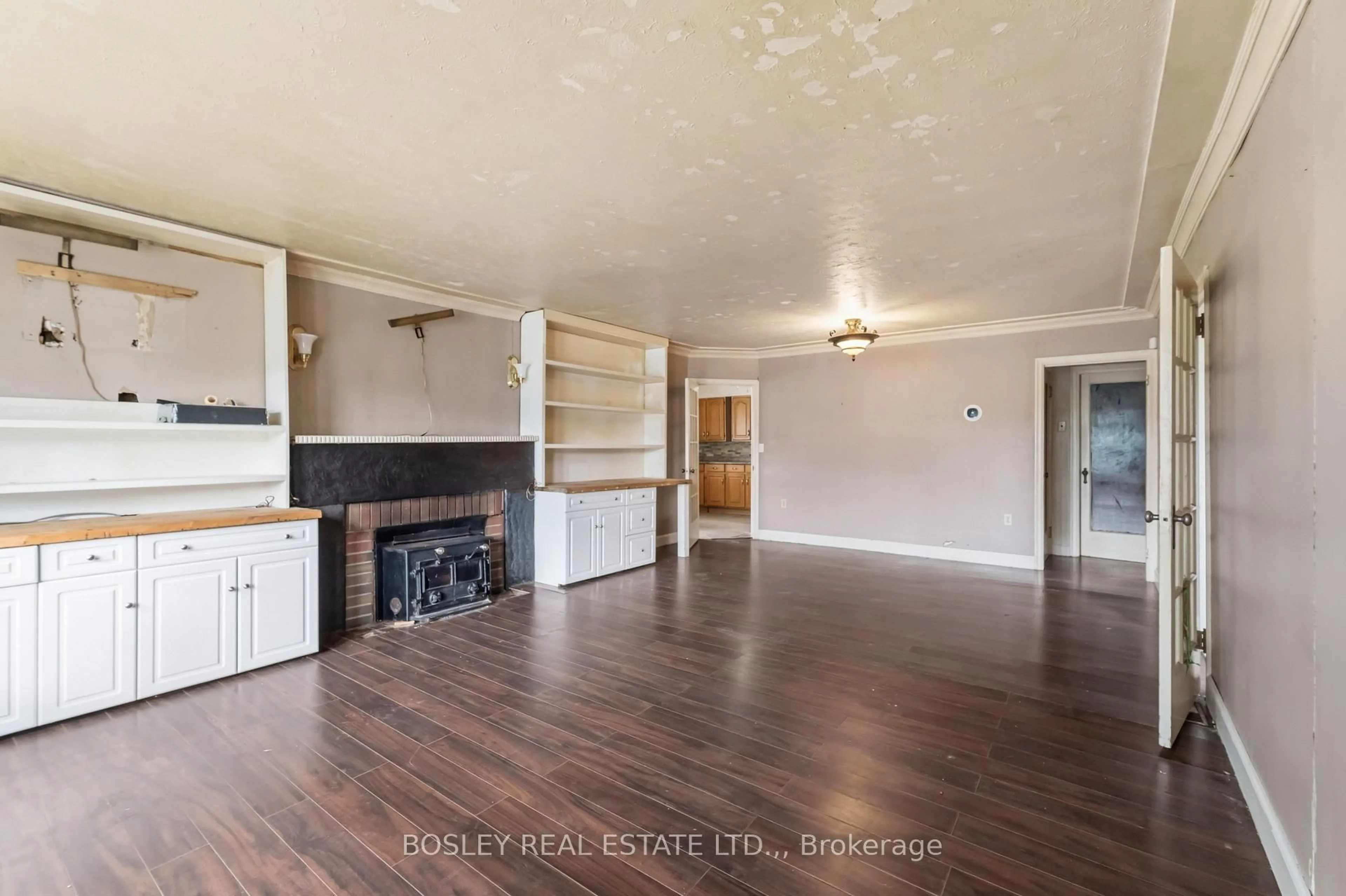 Unknown for 230 Pelham Rd, St. Catharines Ontario L2S 1X6
