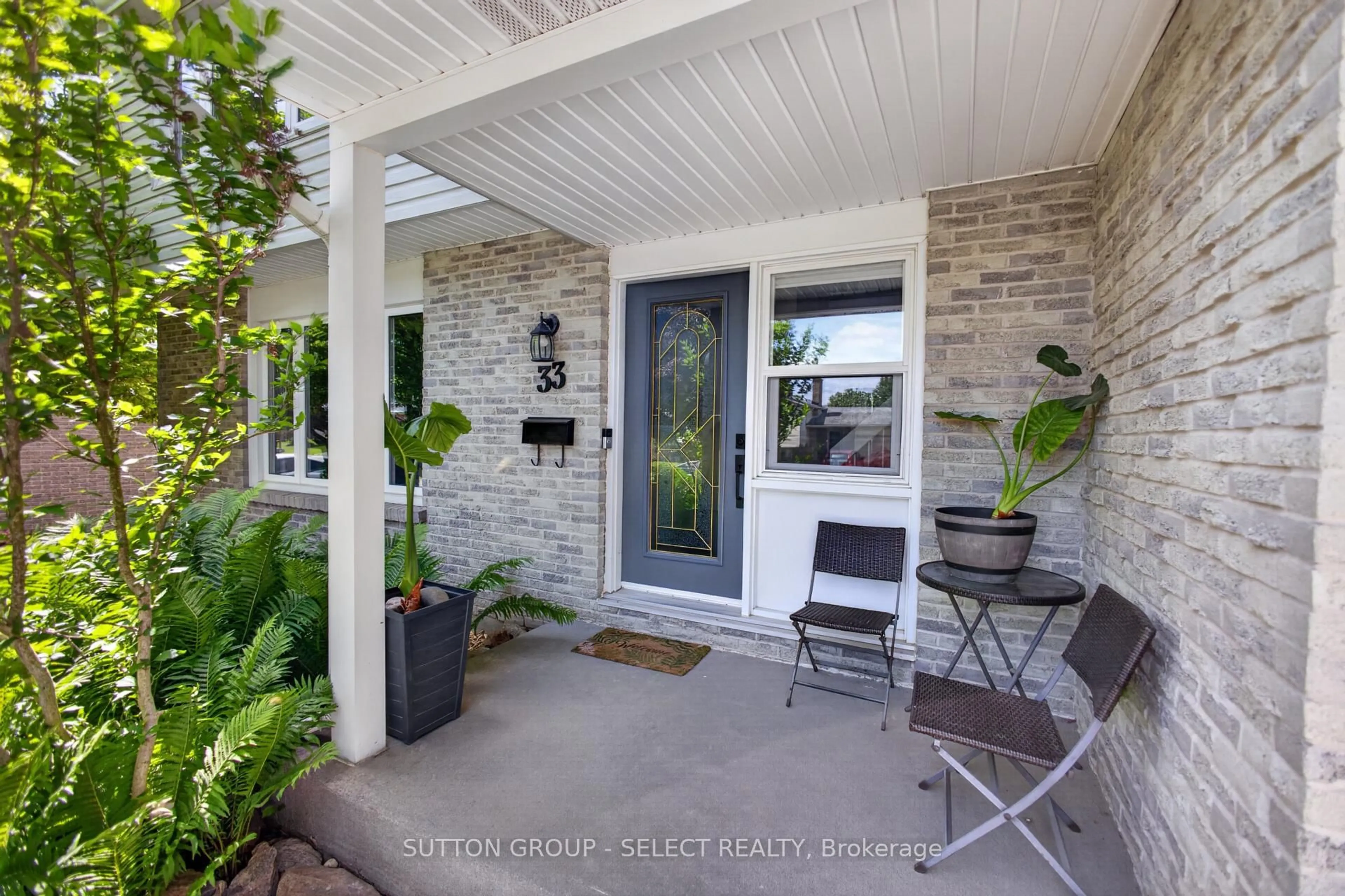 Unknown for 33 Farnham Cres, London South Ontario N6K 1K2