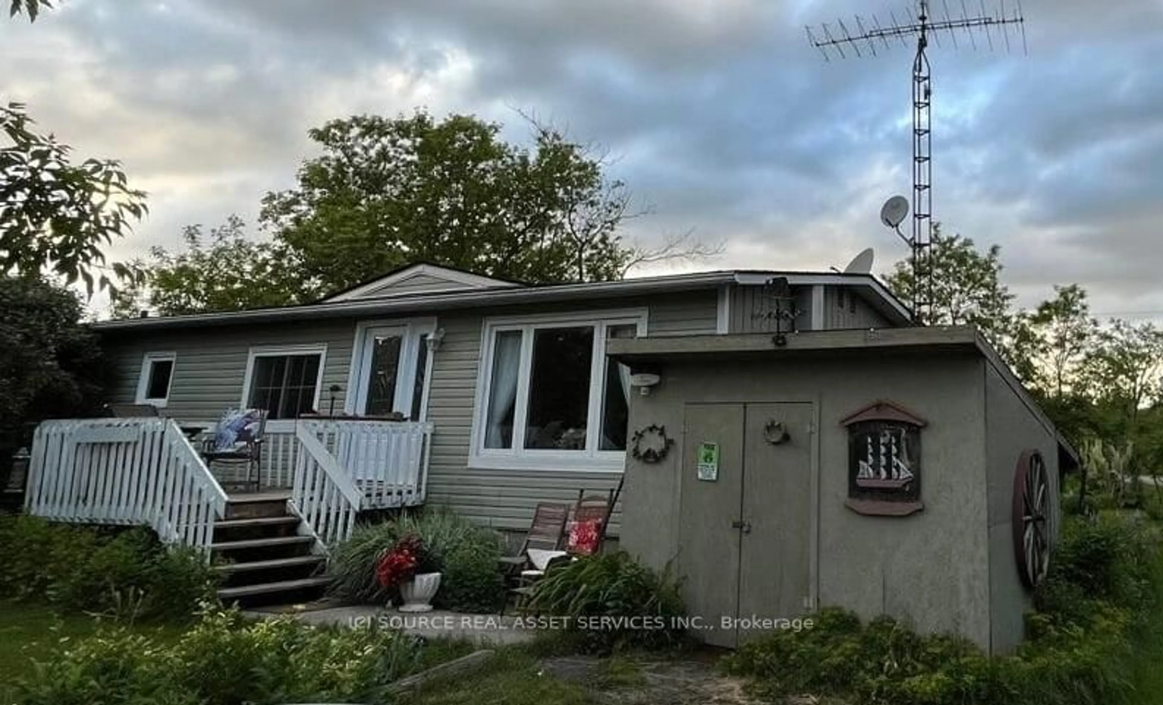Unknown for 10 Lakeside Dr, Prince Edward County Ontario K0K 1T0