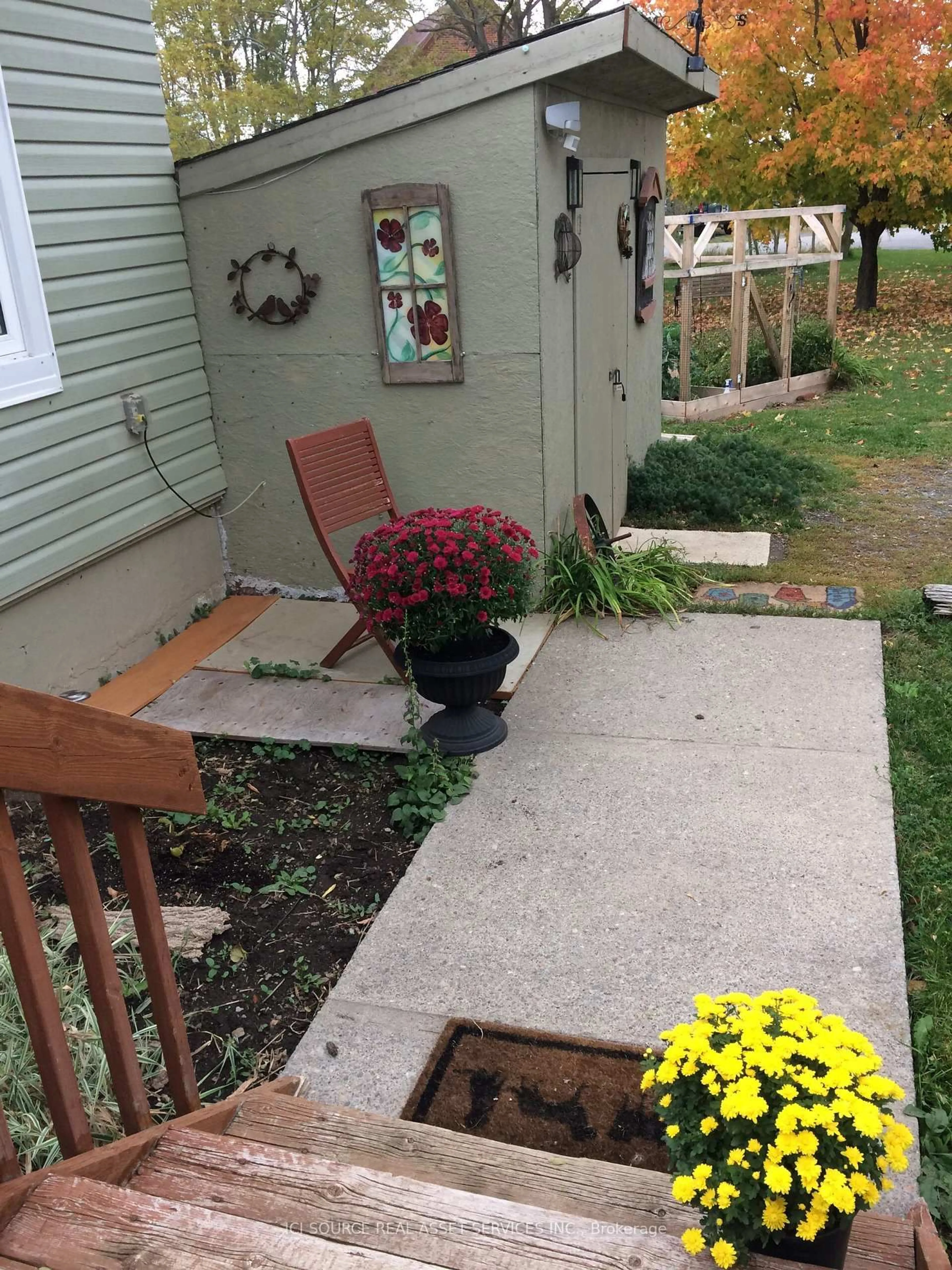 Patio, street for 10 Lakeside Dr, Prince Edward County Ontario K0K 1T0