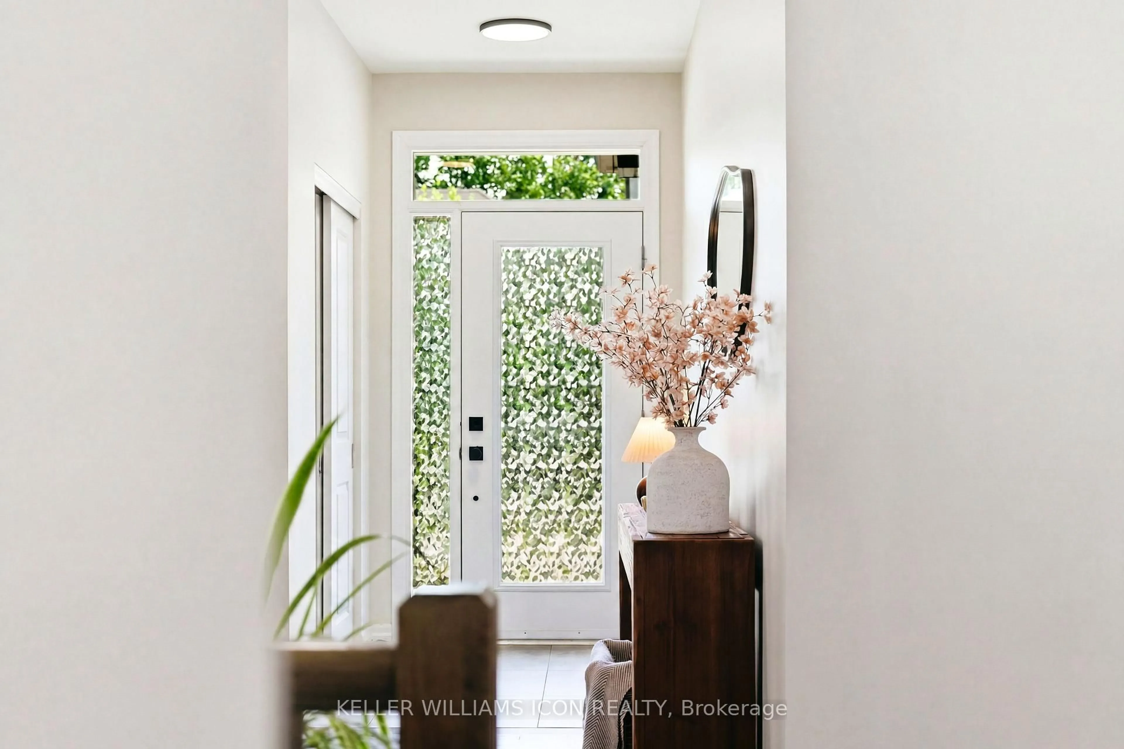Indoor entryway for 547 Peerless St, Ottawa Ontario K2J 6A7