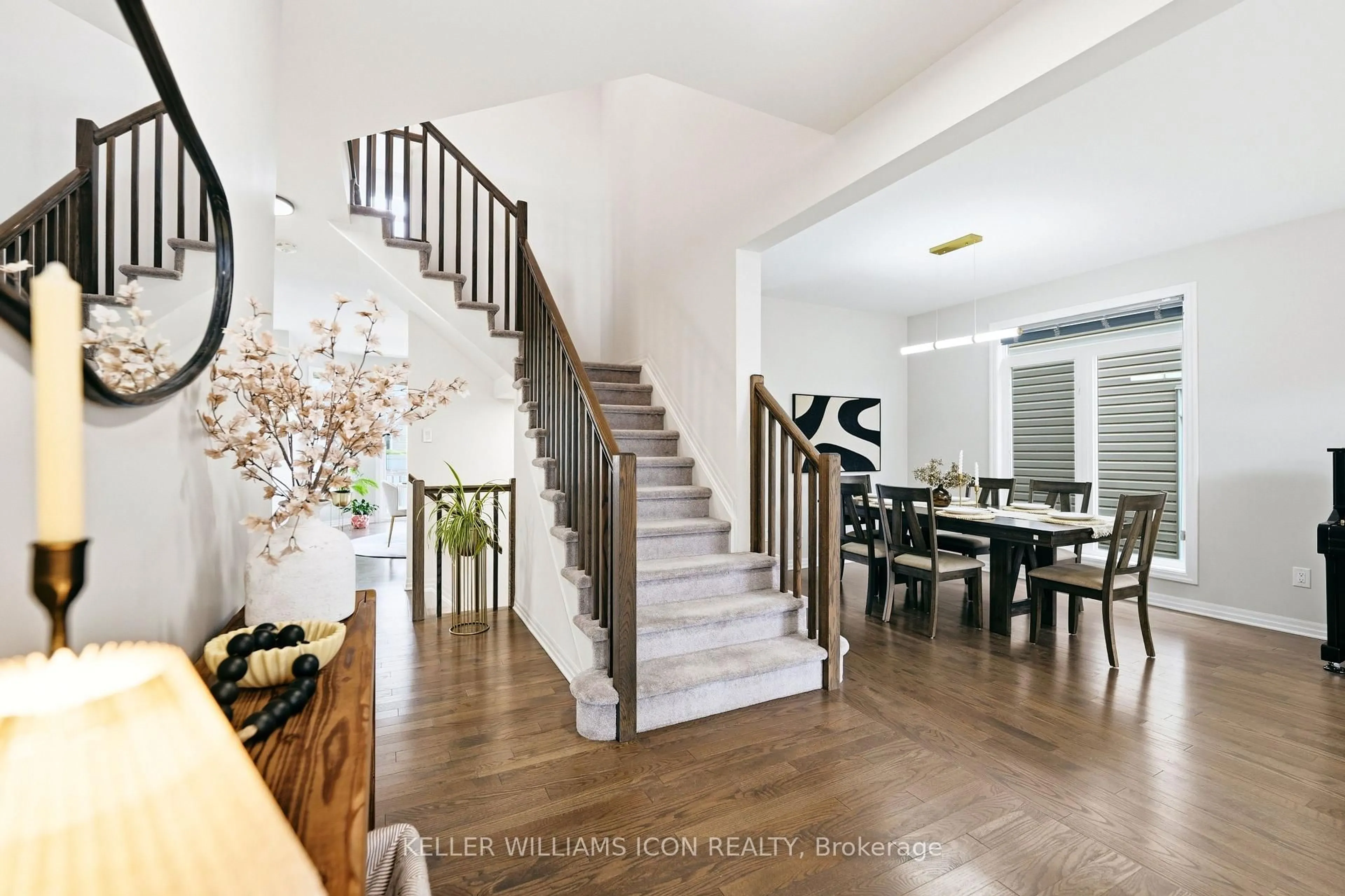 Indoor foyer for 547 Peerless St, Ottawa Ontario K2J 6A7