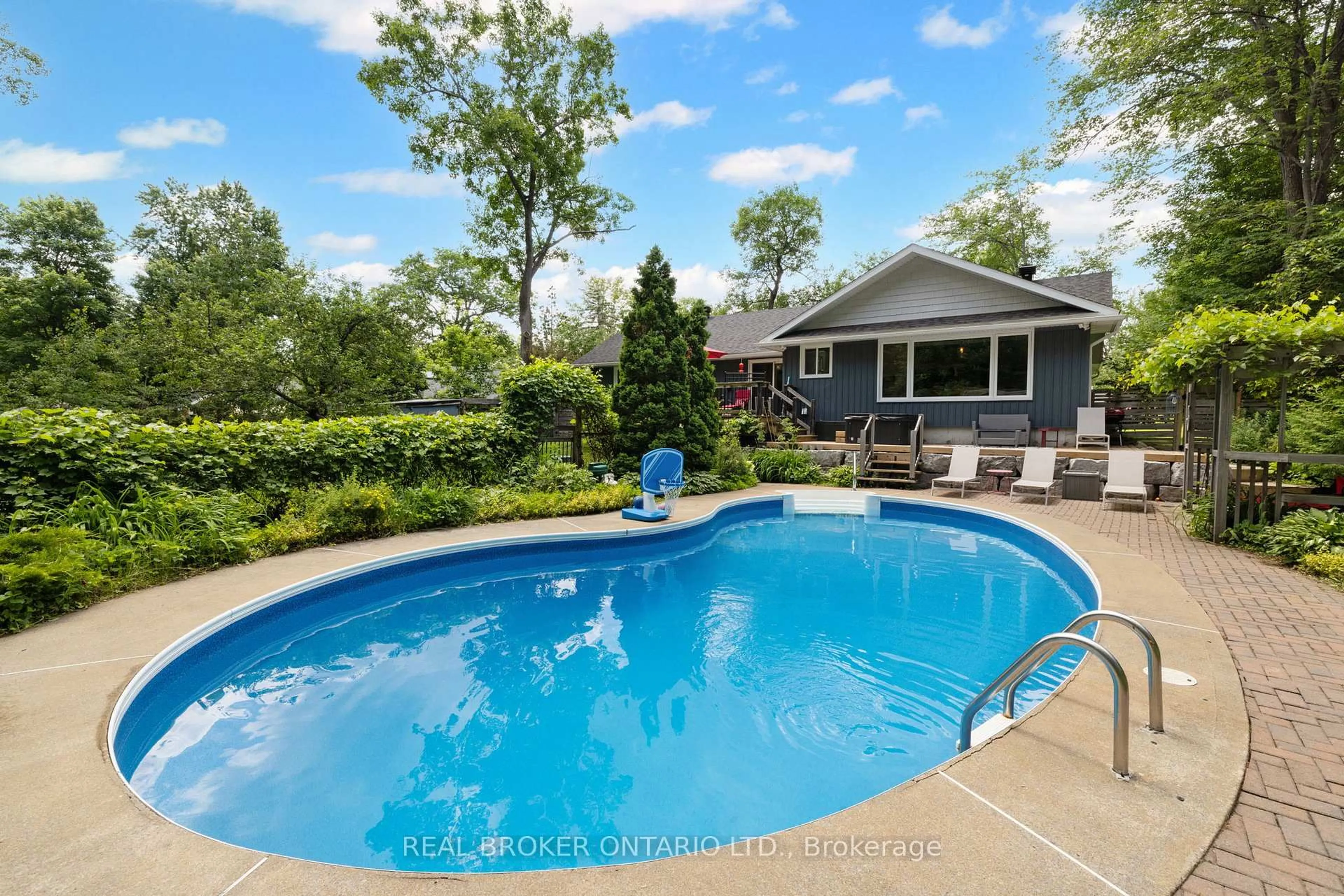 Pool for 929 Bayview Dr, Ottawa Ontario K0A 3M0