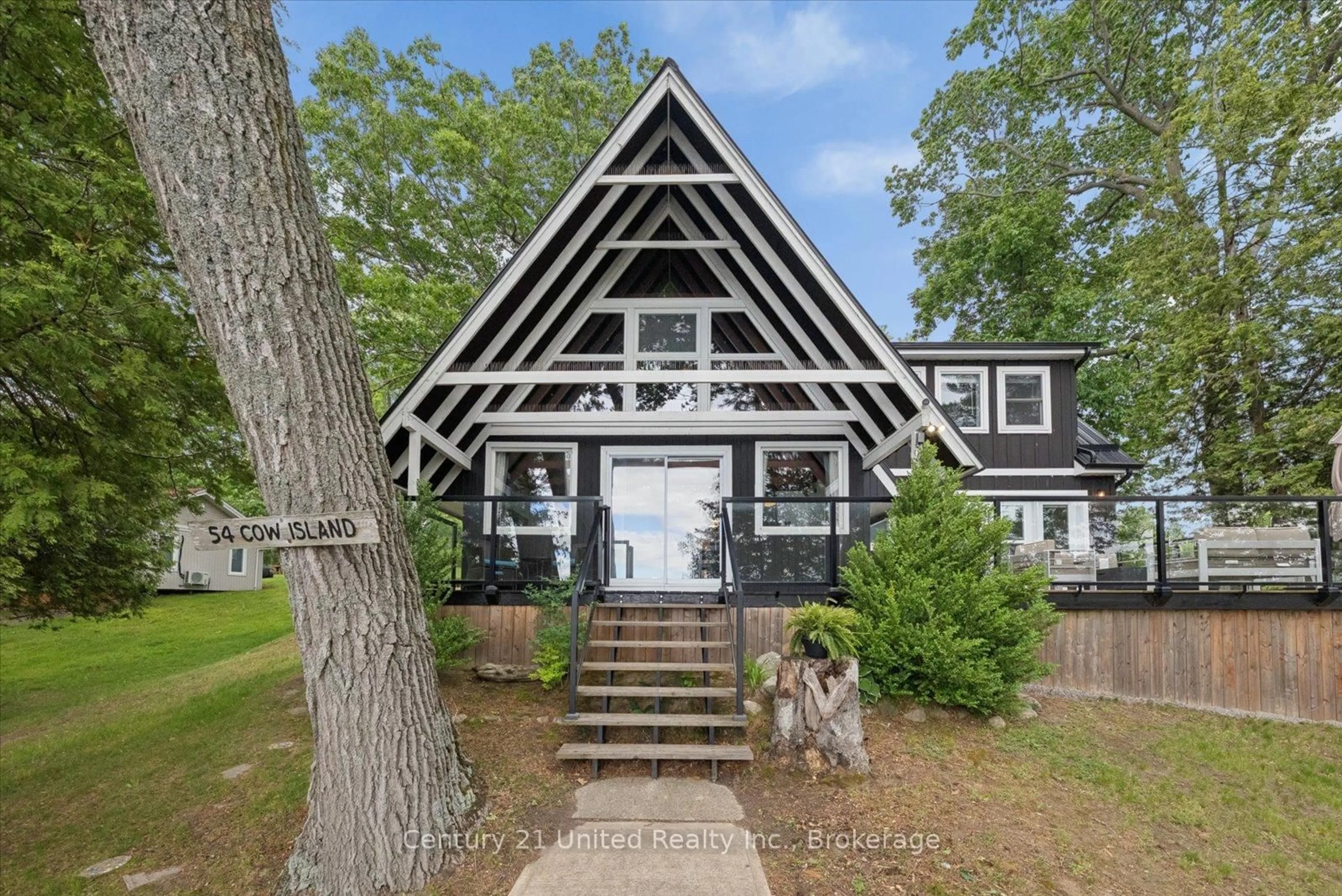 Home with vinyl exterior material, unknown for 54 Cow Island, Otonabee-South Monaghan Ontario K0L 1B0