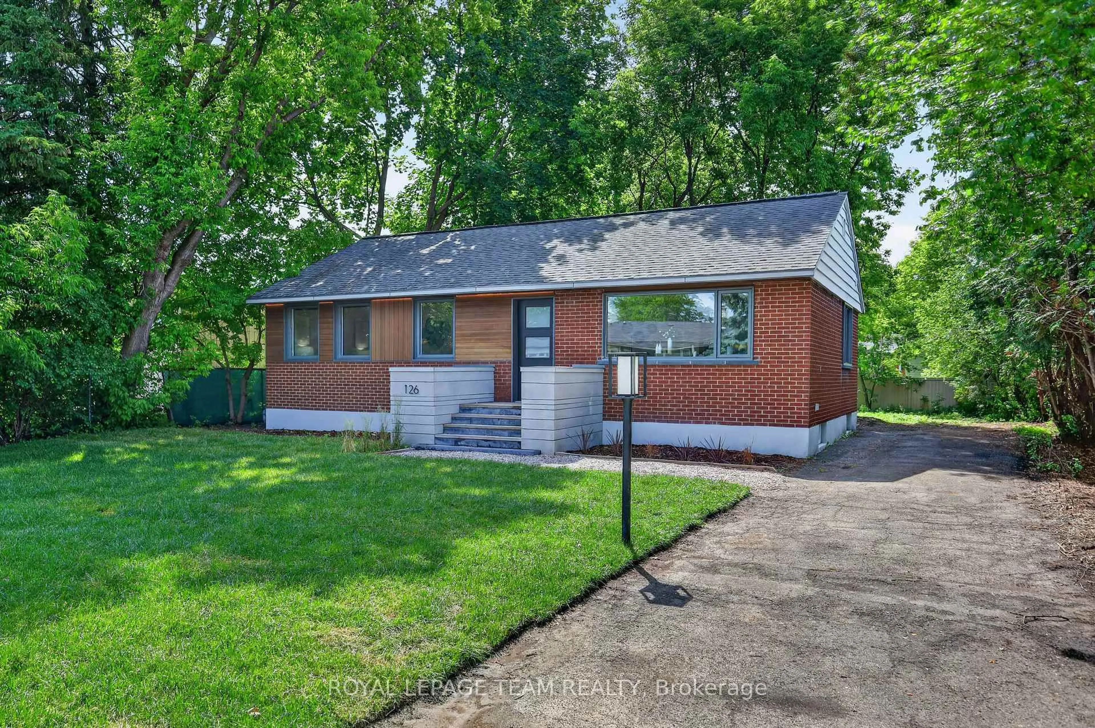 Unknown for 126 David Dr, Ottawa Ontario K2G 2N9