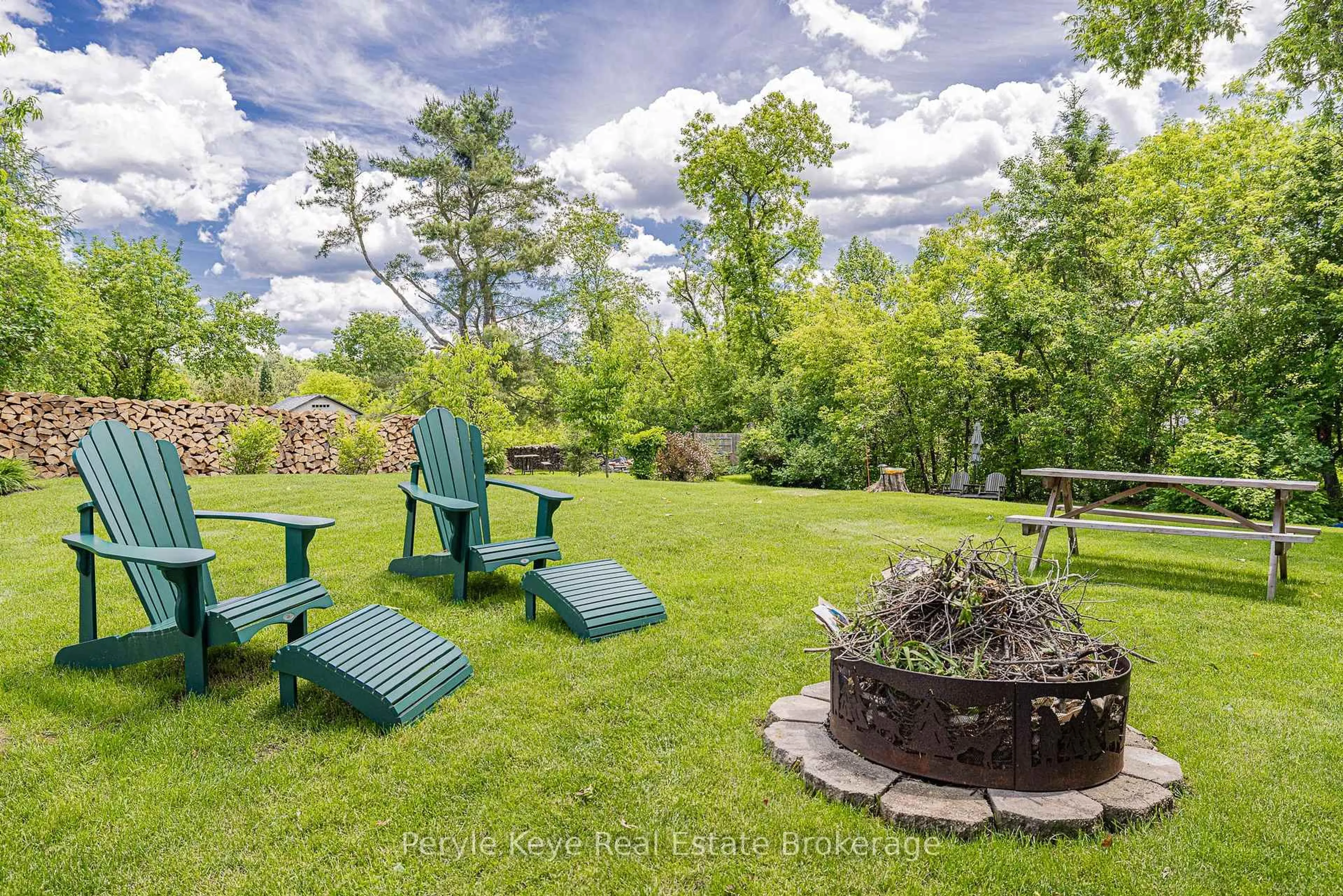Patio, unknown for 14 Milton St, Bracebridge Ontario P1L 1G8