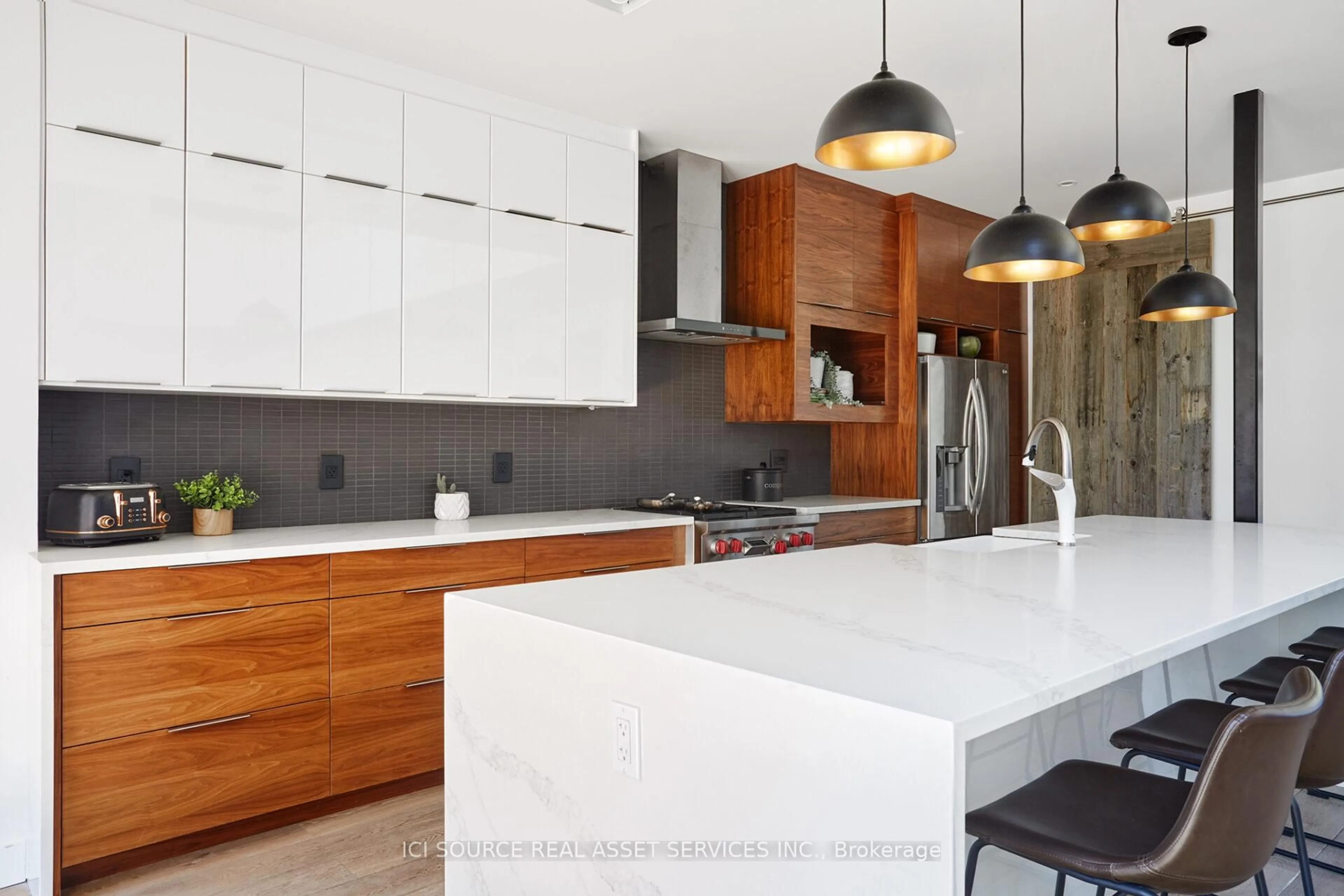 Contemporary kitchen, unknown for 73 Pineglen Cres, Ottawa Ontario K2G 0G9