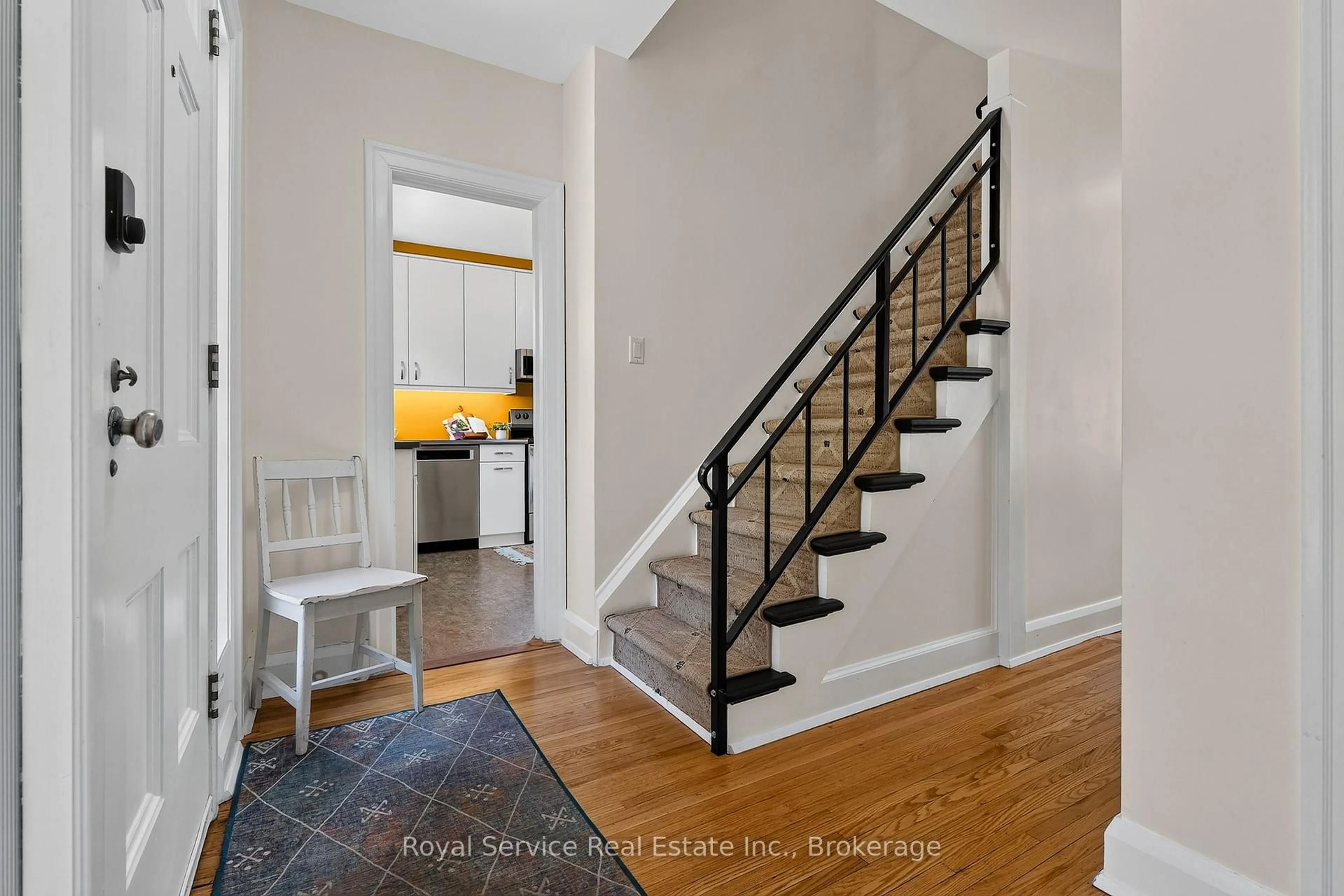 Indoor entryway for 101 Augusta St, Port Hope Ontario L1A 1H1