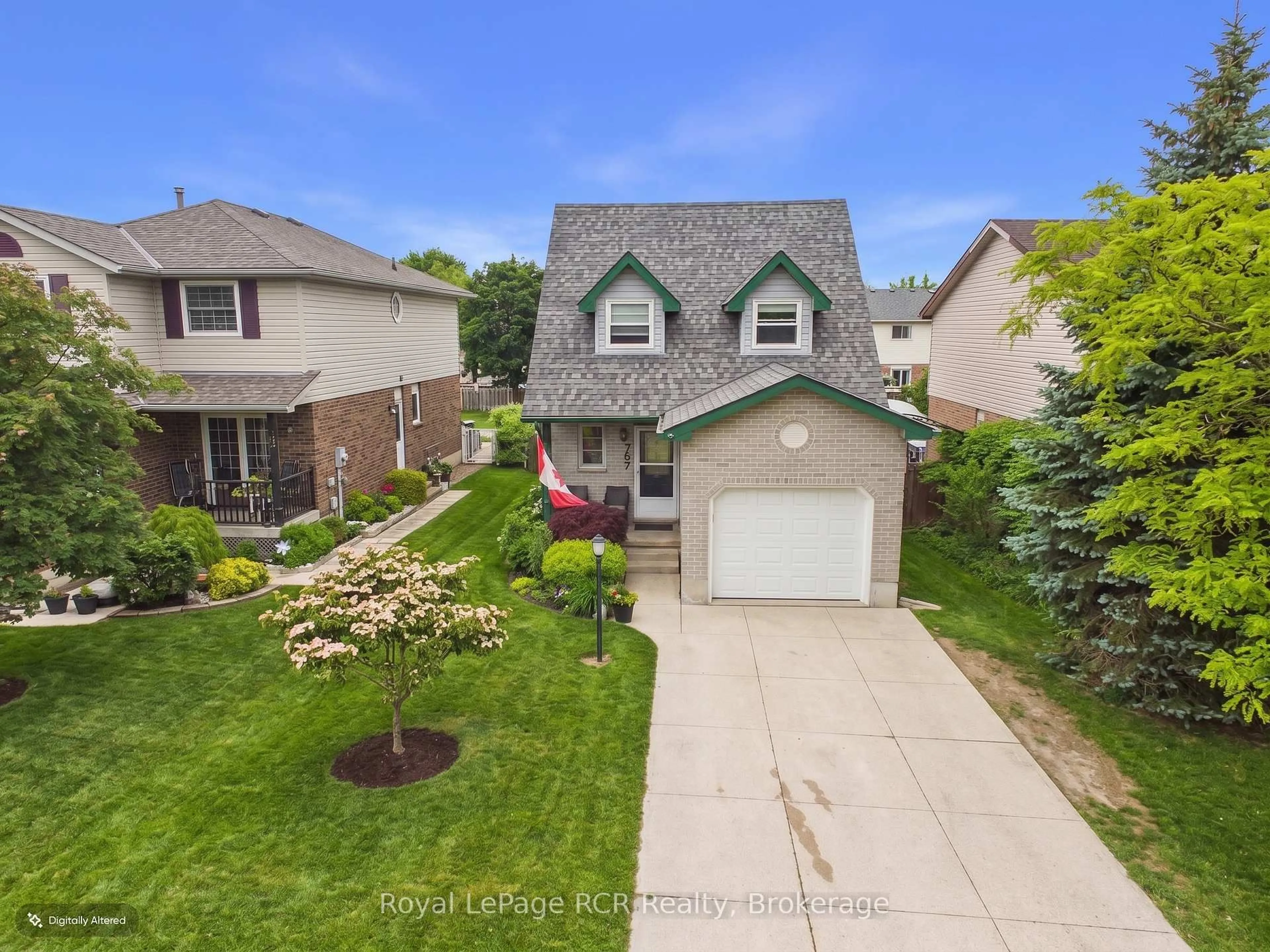 A pic from outside/outdoor area/front of a property/back of a property/a pic from drone, street for 757 Mackendrick Dr, Kincardine Ontario N2Z 3A4