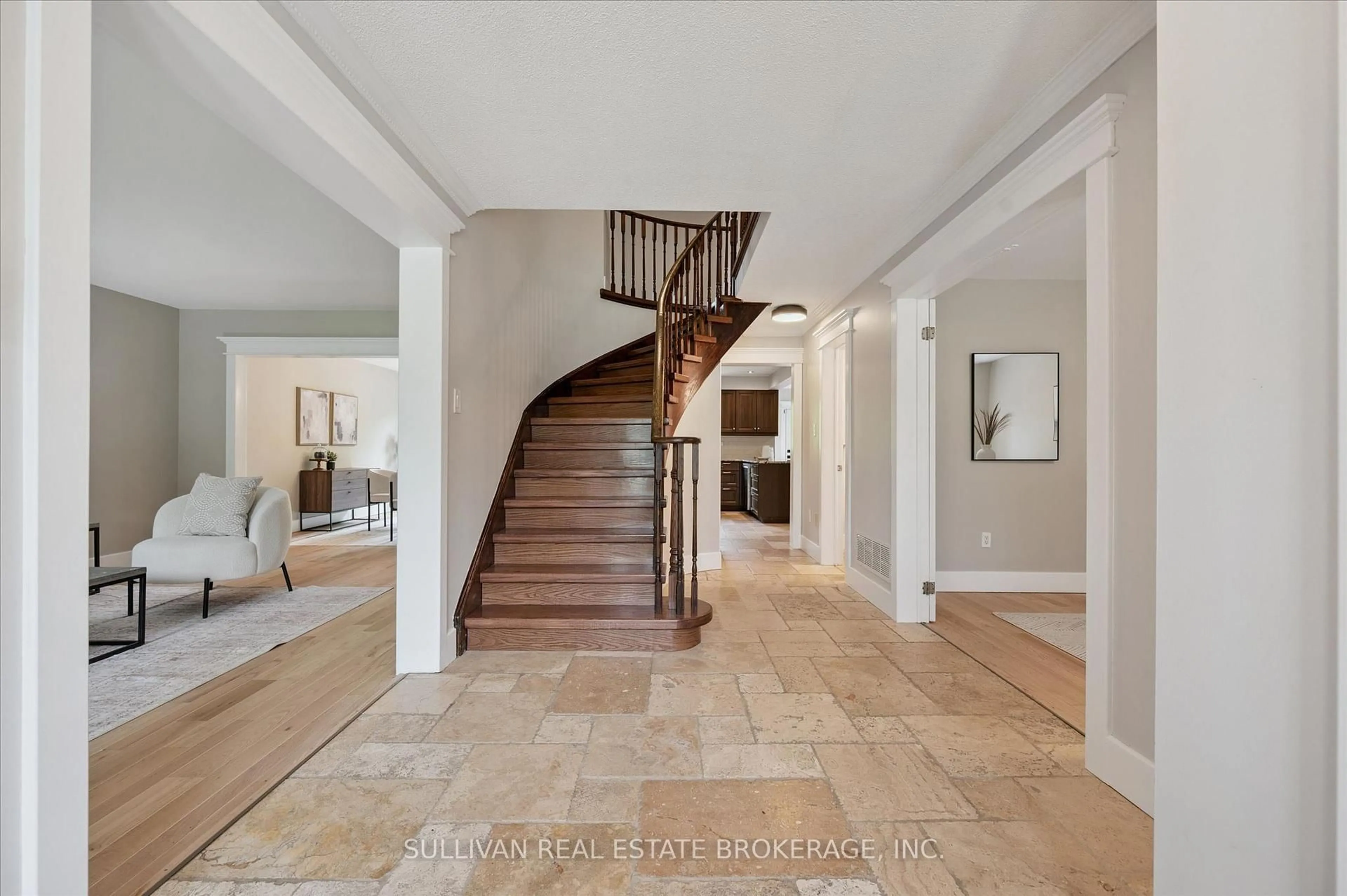 Indoor foyer for 518 Grand Ridge Dr, Cambridge Ontario N1S 4Y9