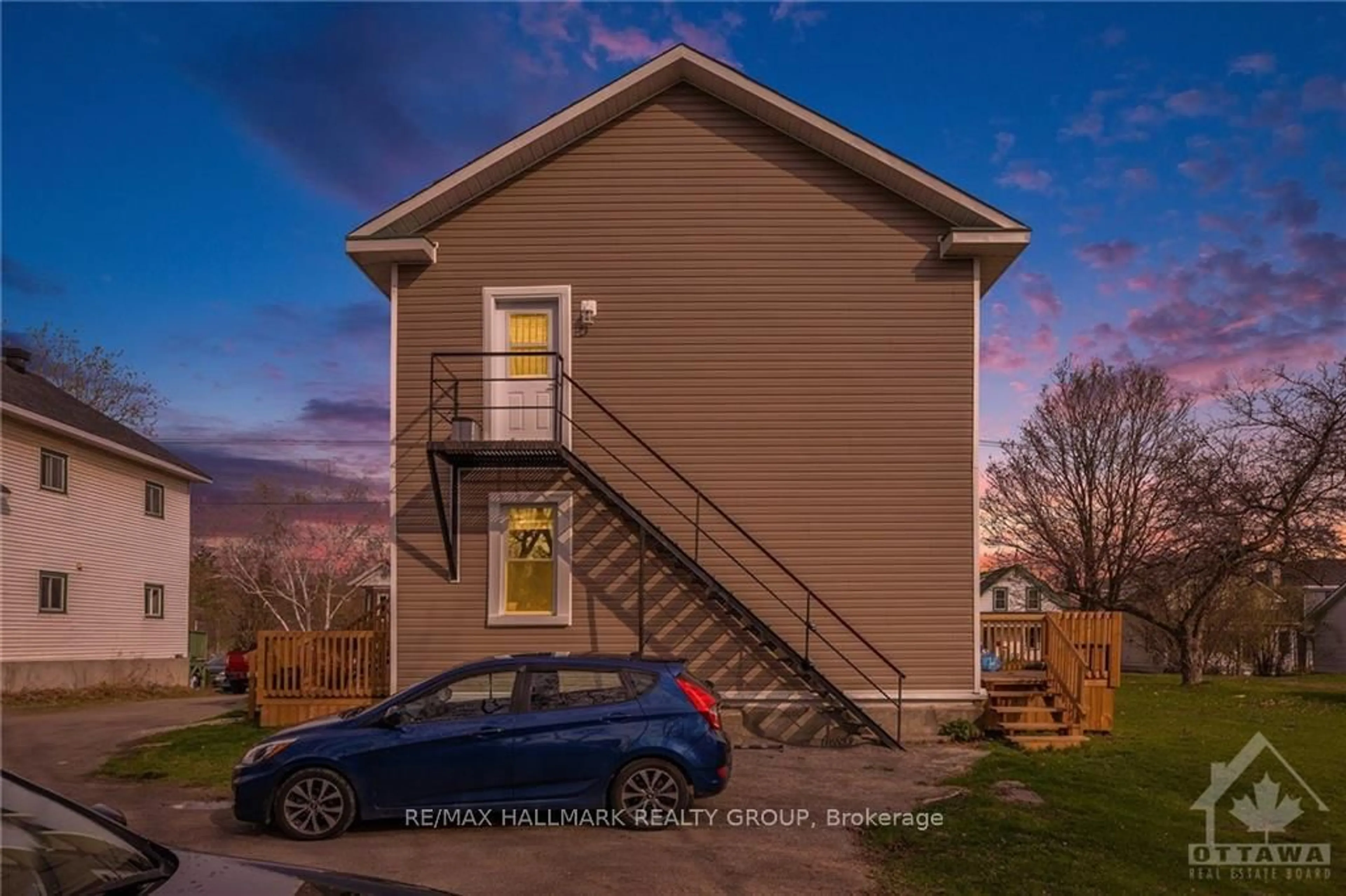 Home with vinyl exterior material, building for 58 Harvey St, Perth Ontario K7H 1W9
