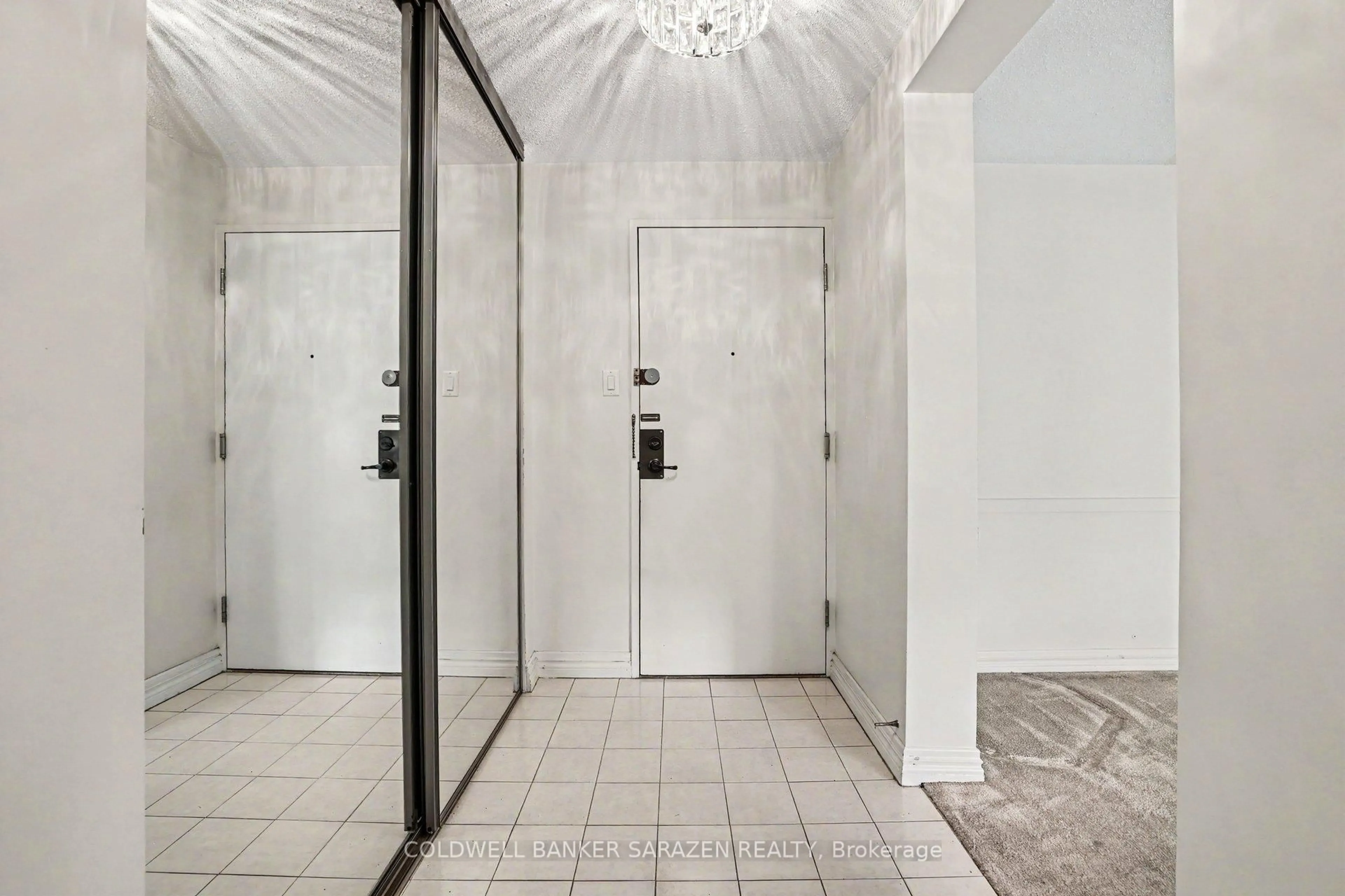Indoor foyer for 1485 Baseline Rd #811, Ottawa Ontario K2C 3L8